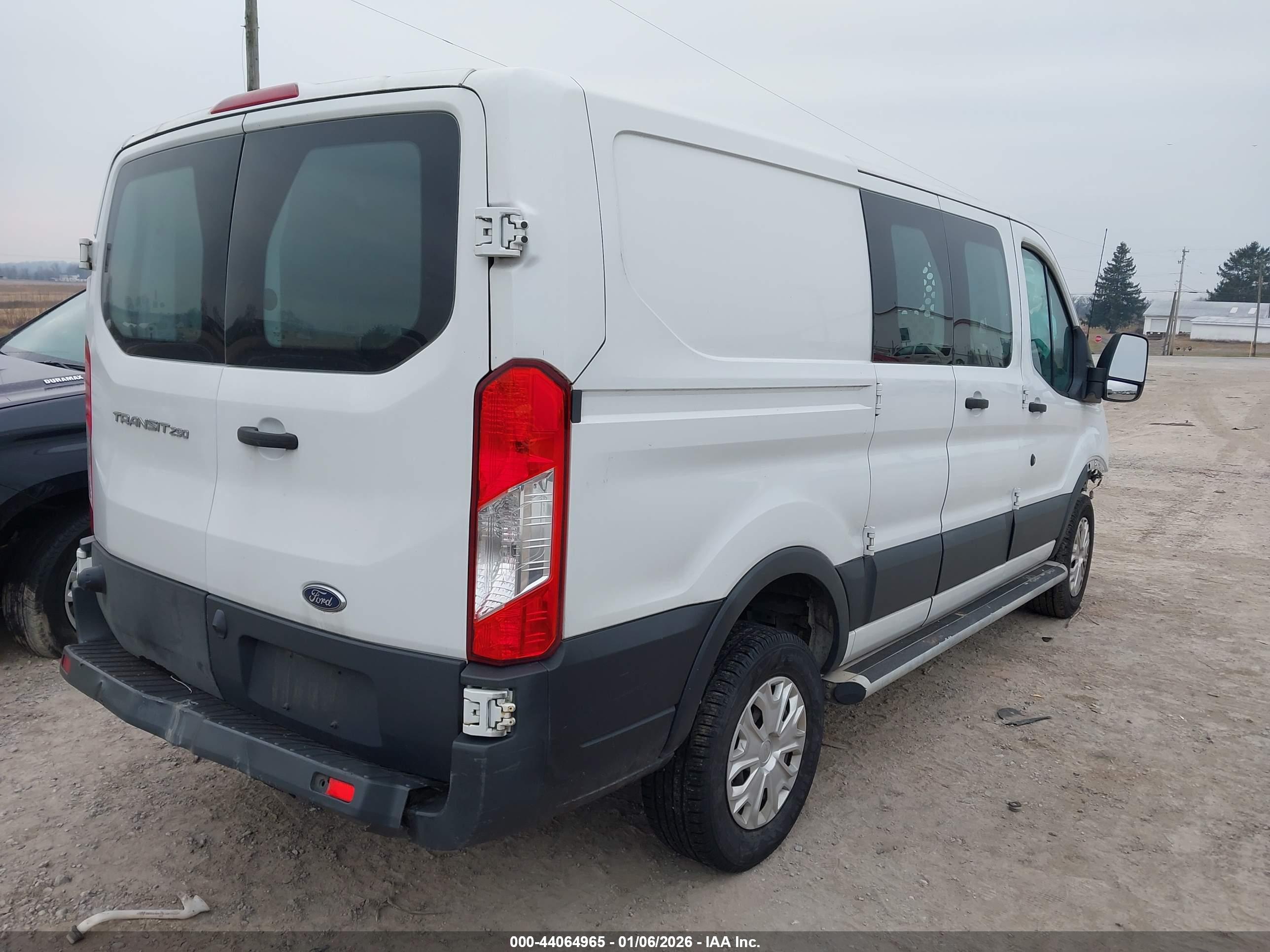 FORD TRANSIT-250 image 4
