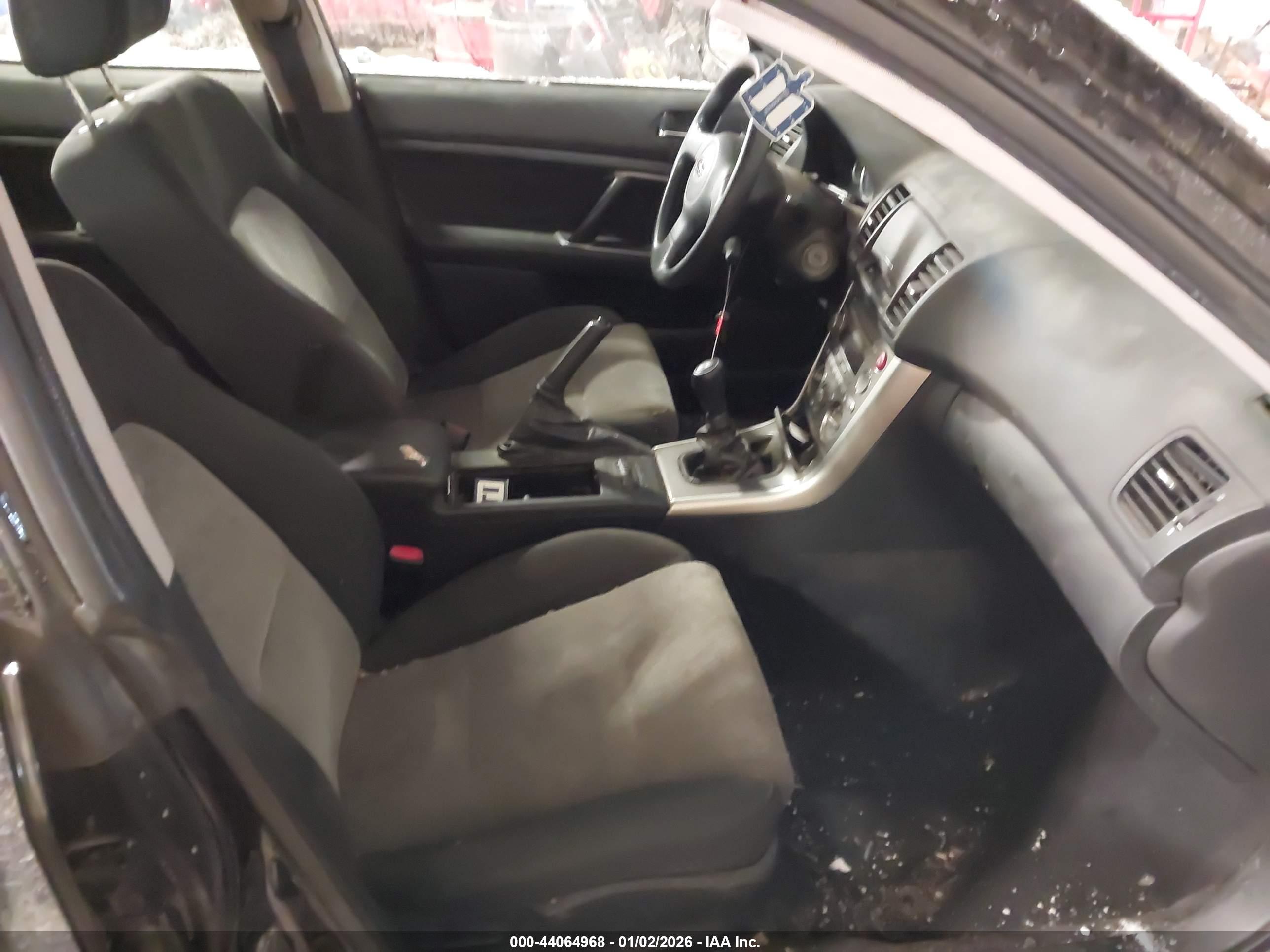 SUBARU OUTBACK image 5