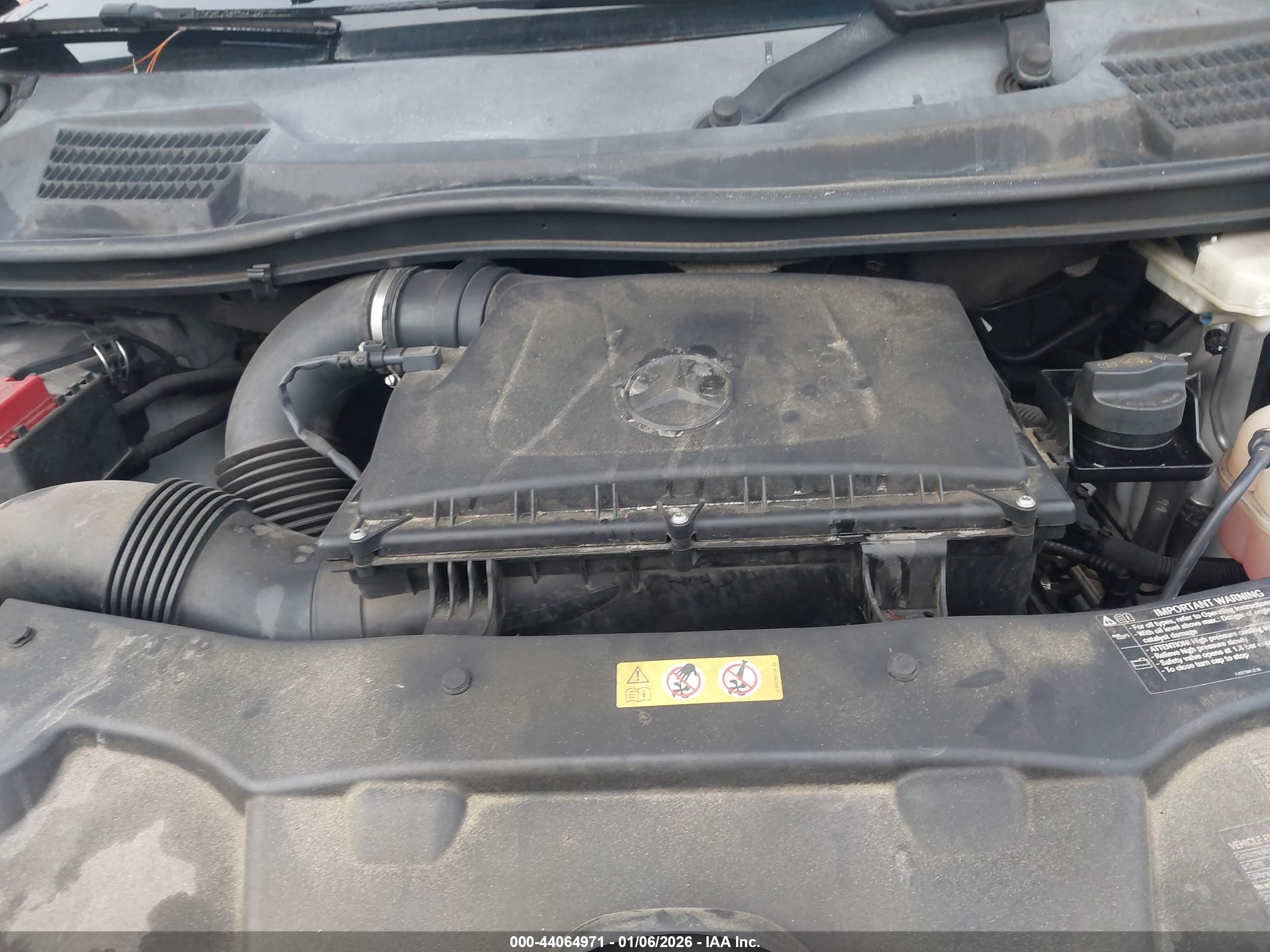 MERCEDES-BENZ METRIS image 10