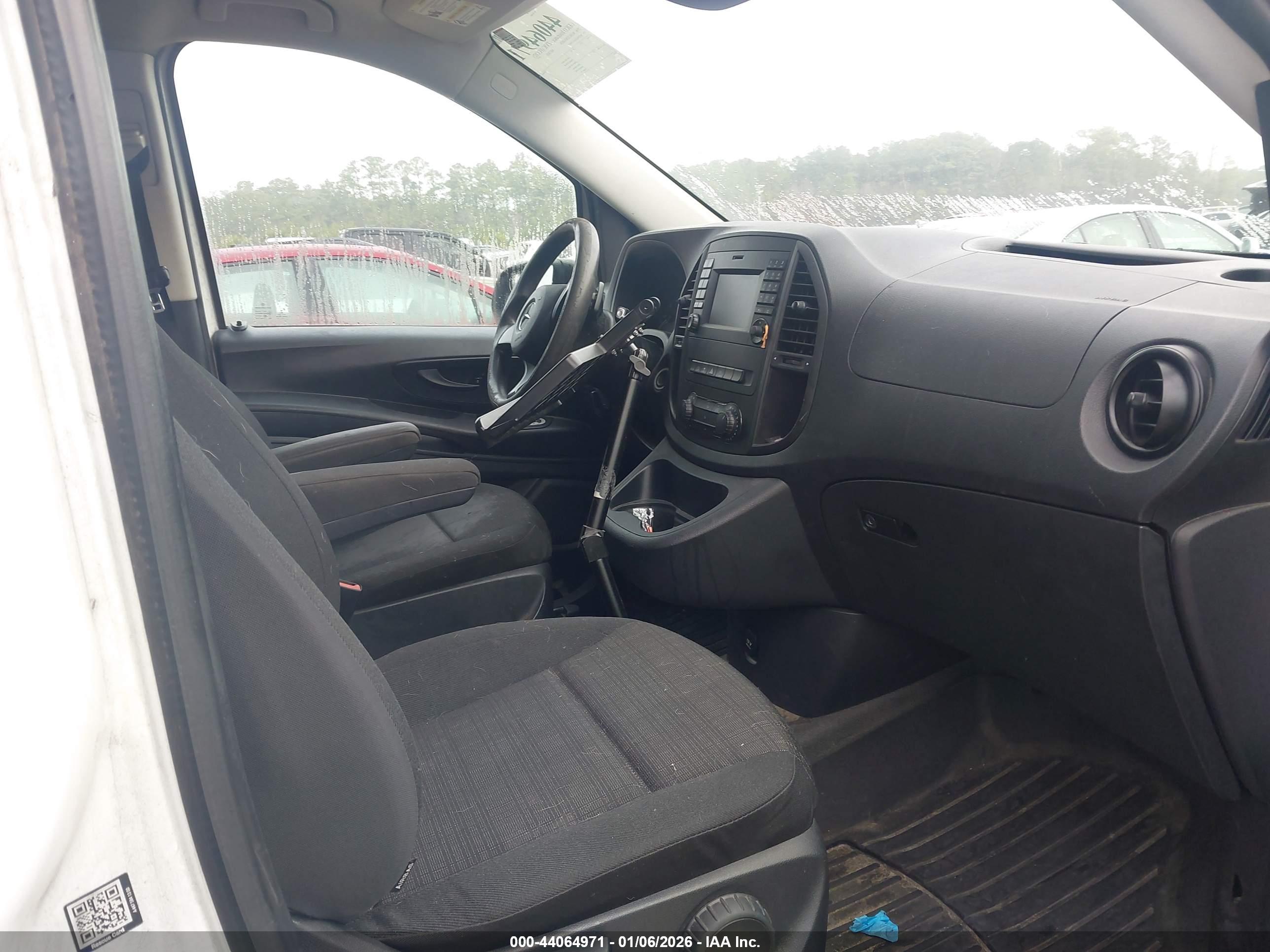 MERCEDES-BENZ METRIS image 5