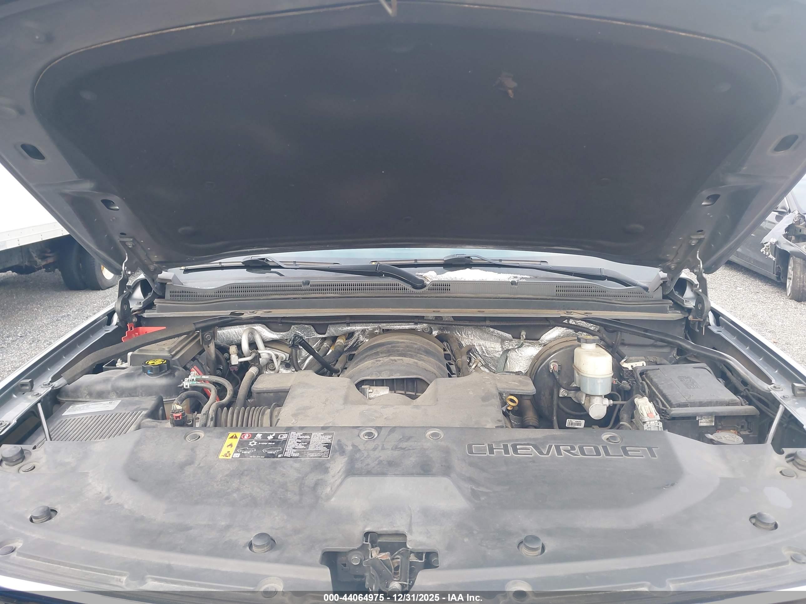 CHEVROLET SUBURBAN image 10