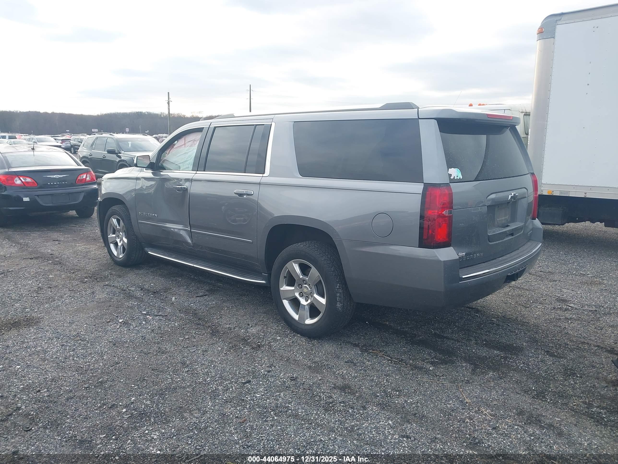 CHEVROLET SUBURBAN image 3