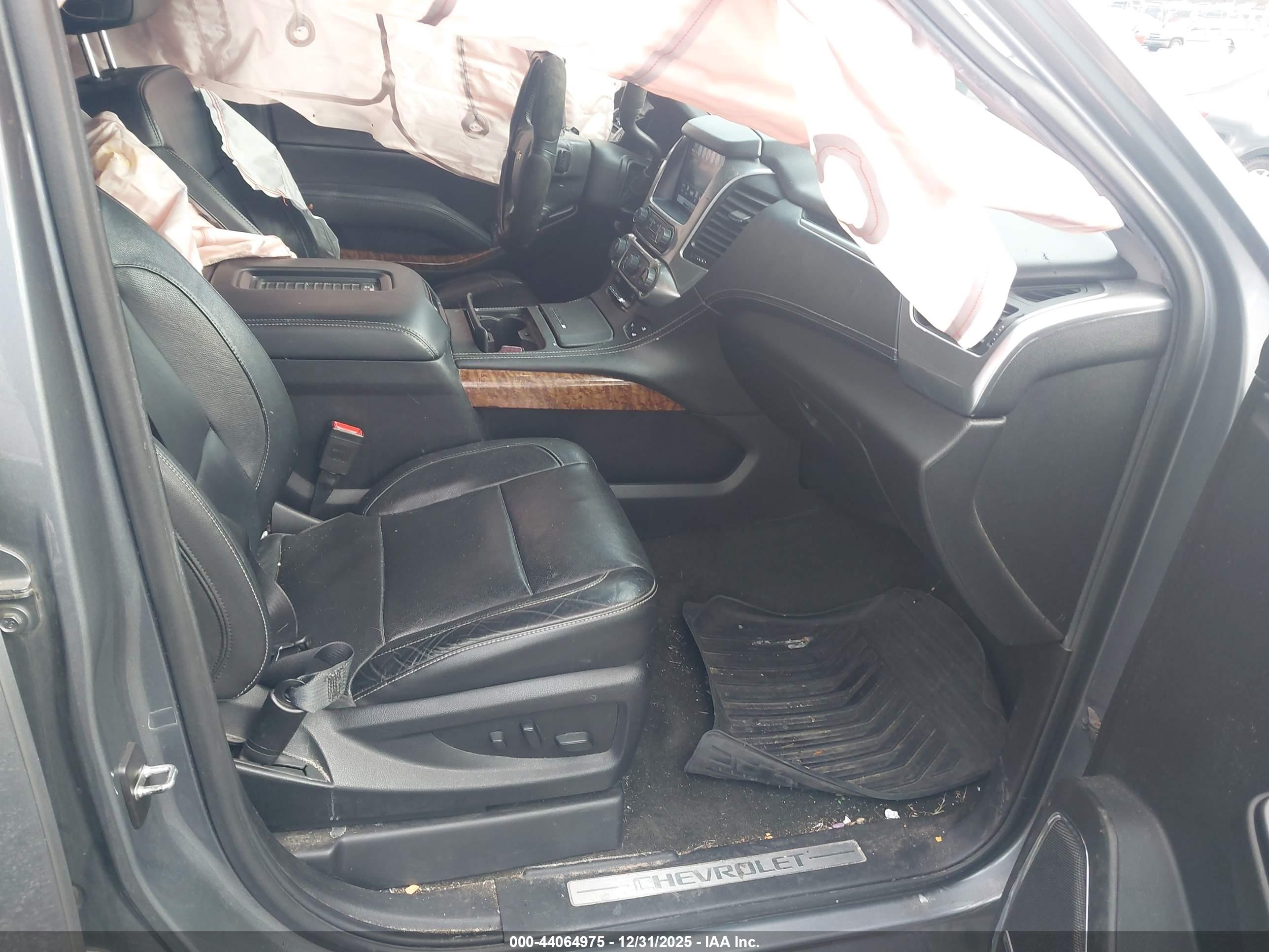 CHEVROLET SUBURBAN image 5