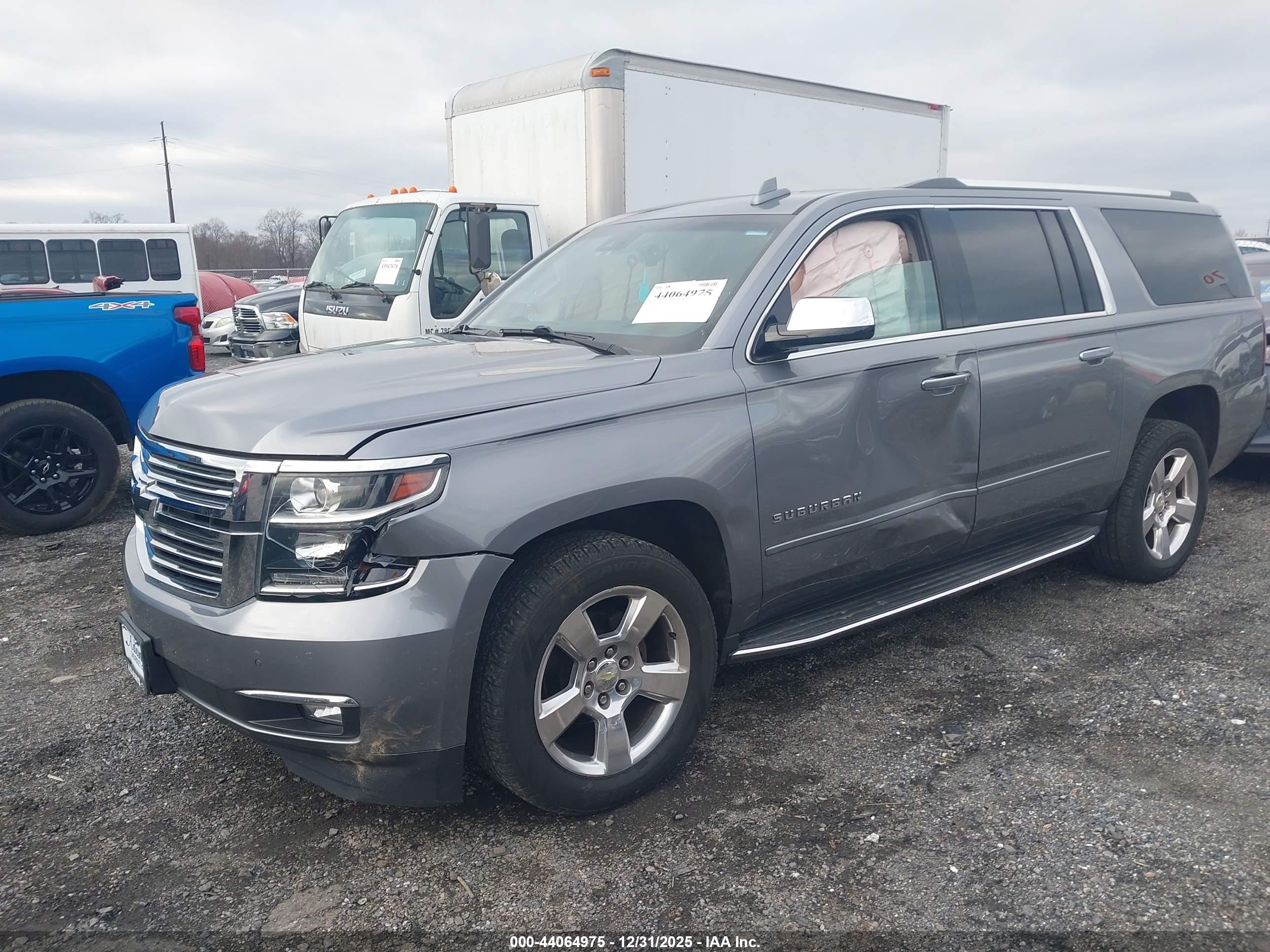 CHEVROLET SUBURBAN image 6