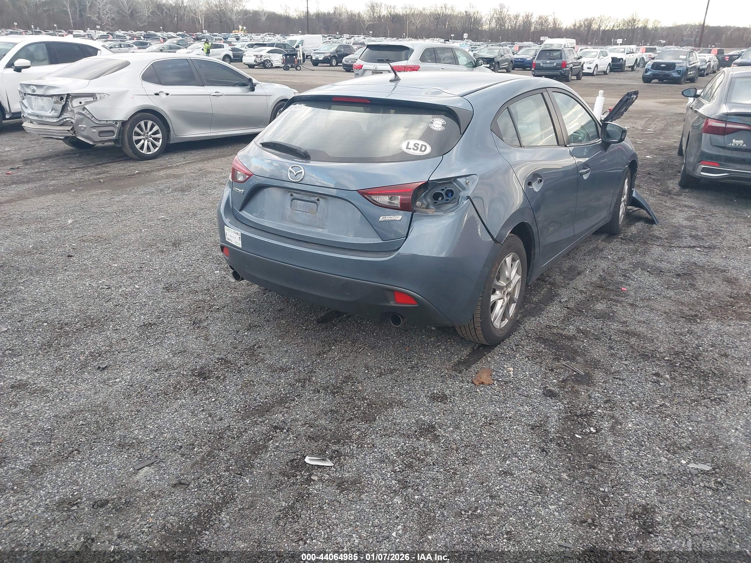 MAZDA MAZDA3 image 4