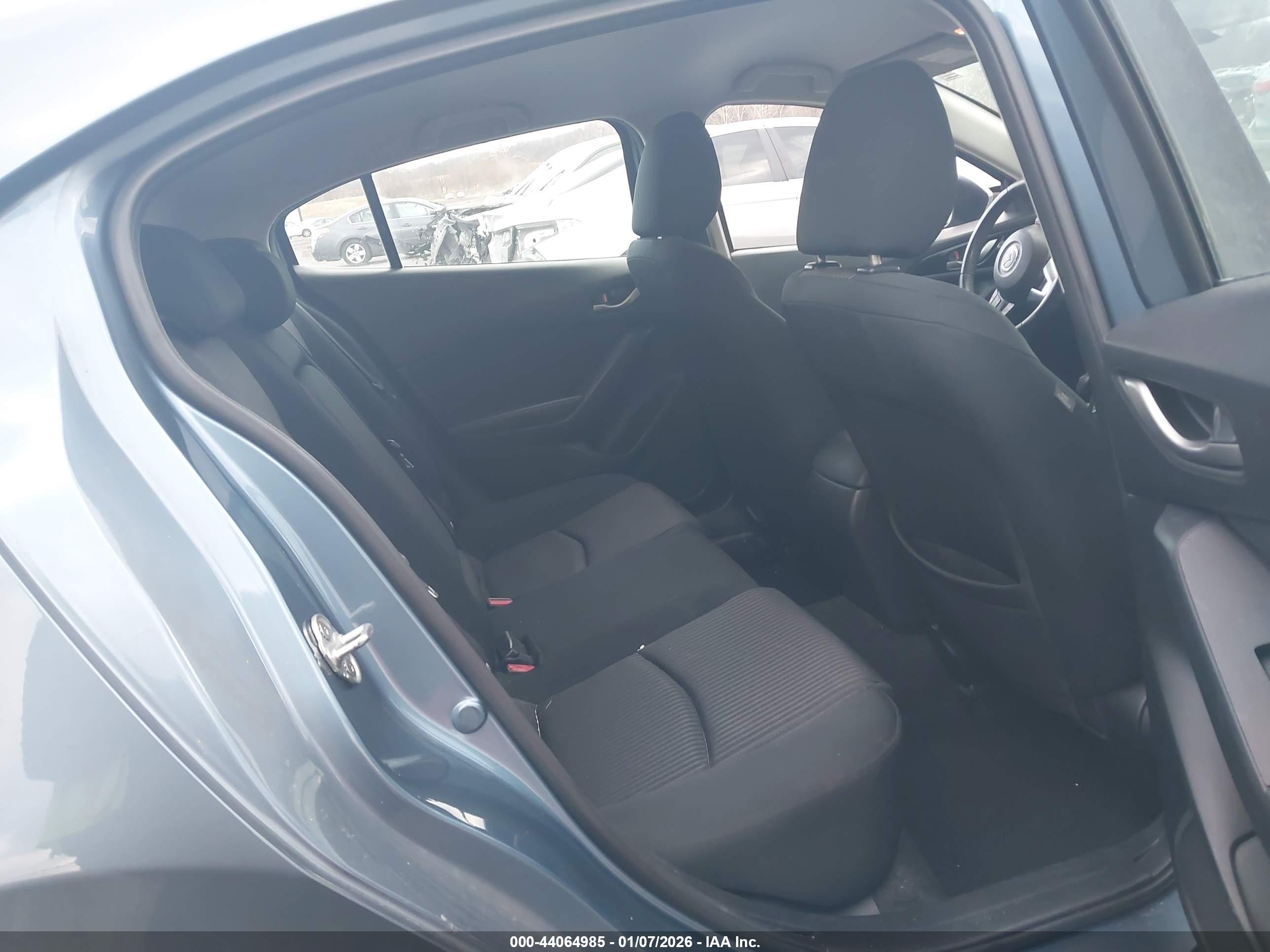 MAZDA MAZDA3 image 8