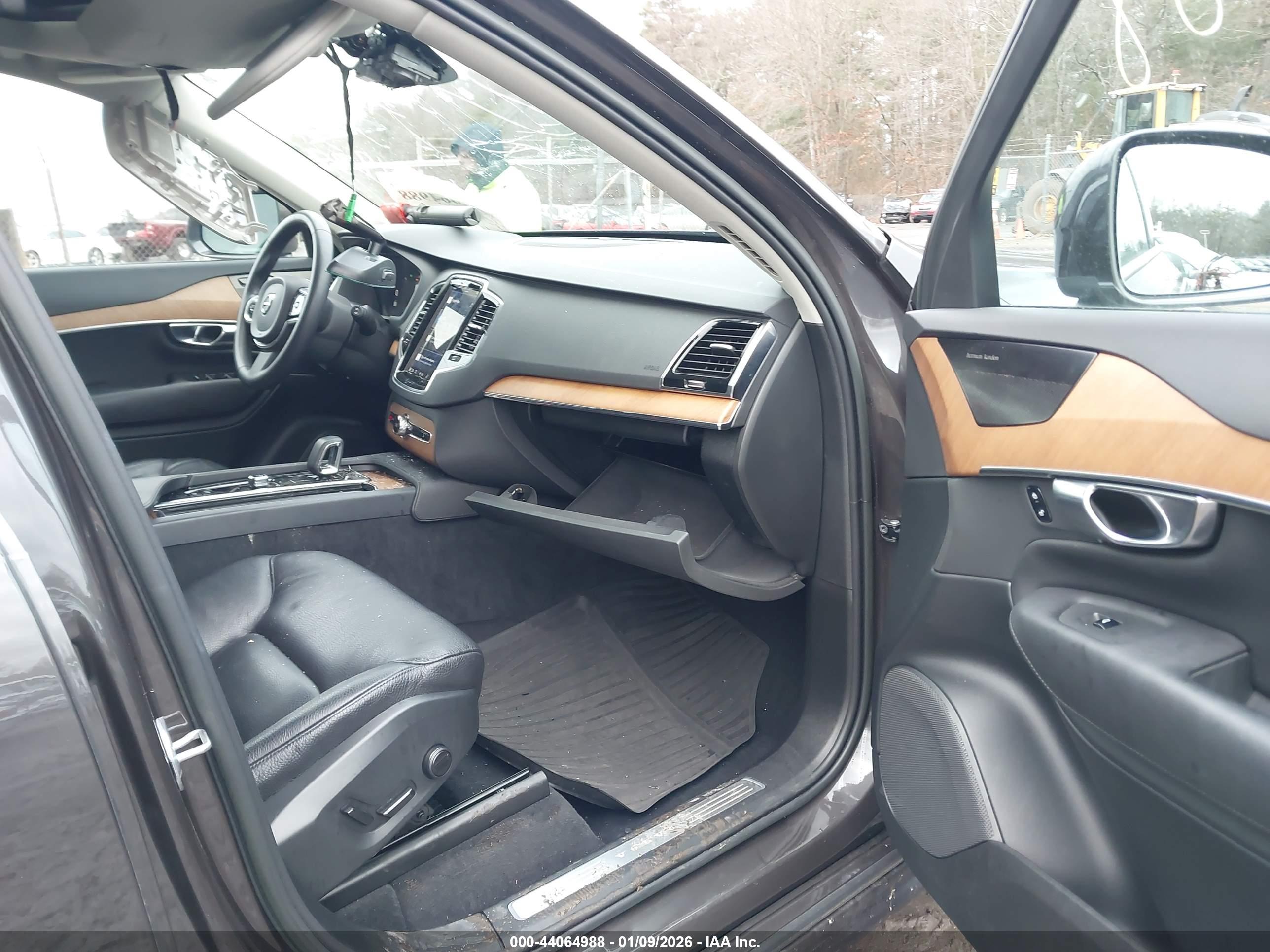 VOLVO XC90 image 5