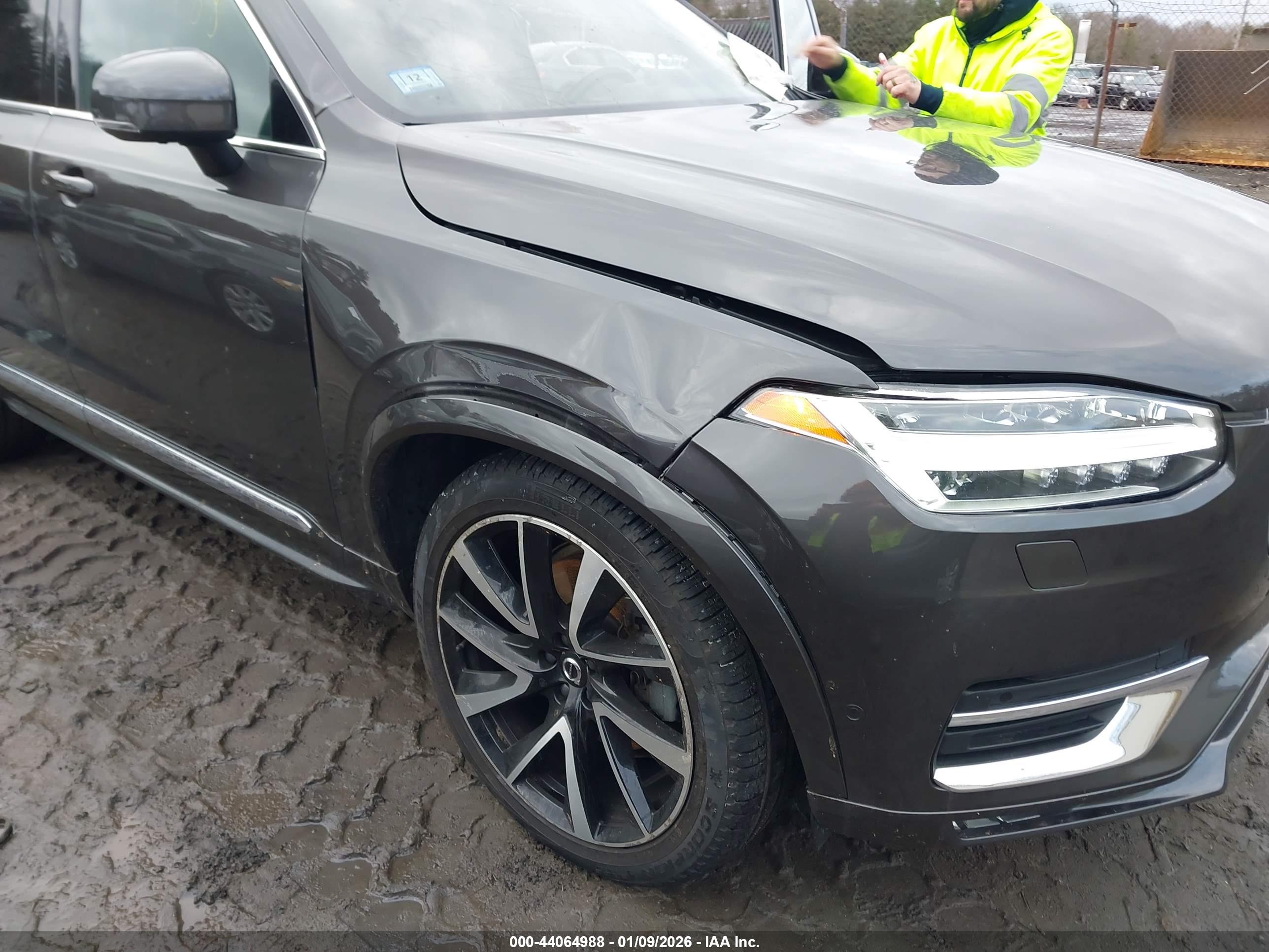 VOLVO XC90 image 6