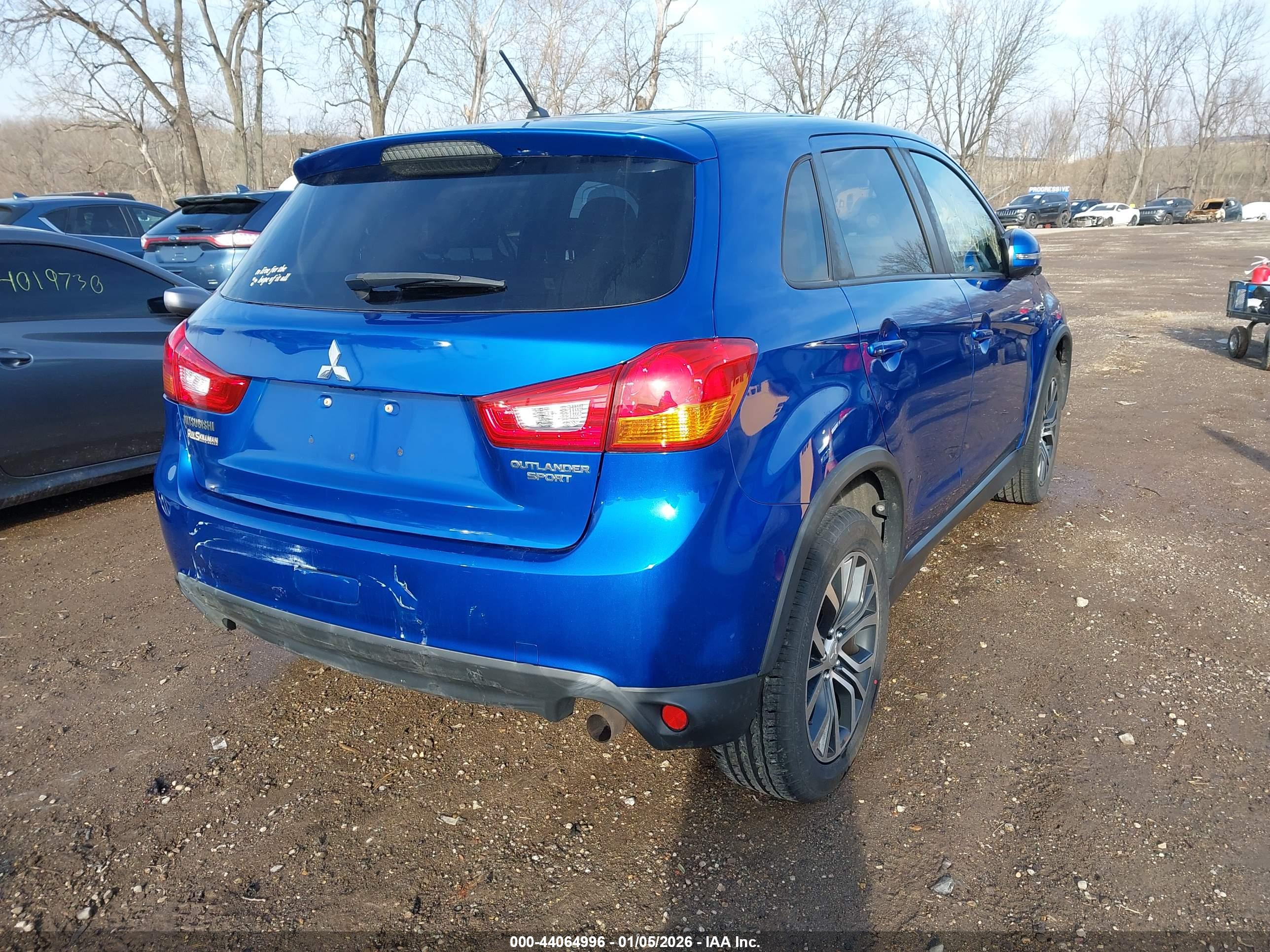 MITSUBISHI OUTLANDER image 4