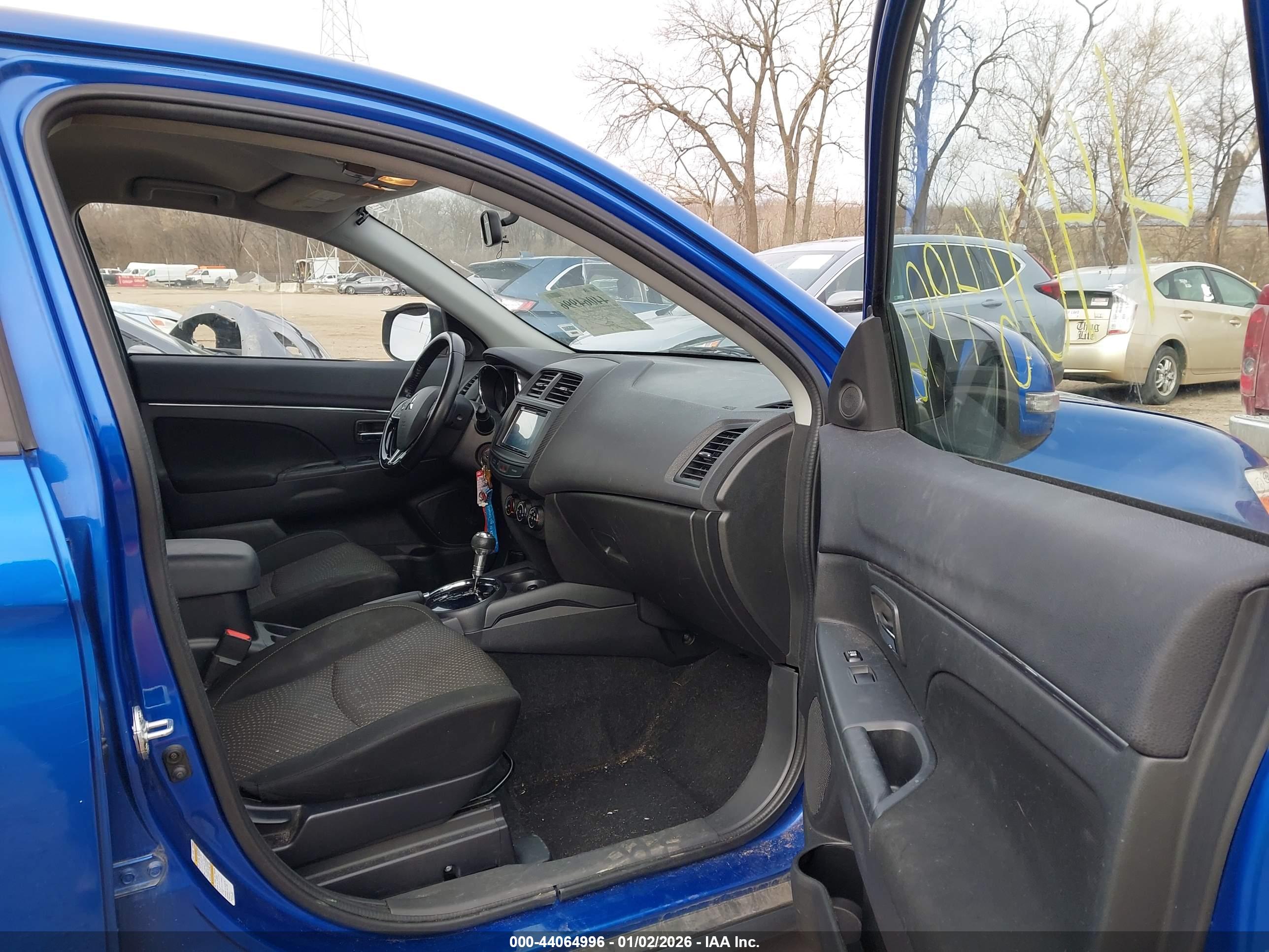 MITSUBISHI OUTLANDER image 5