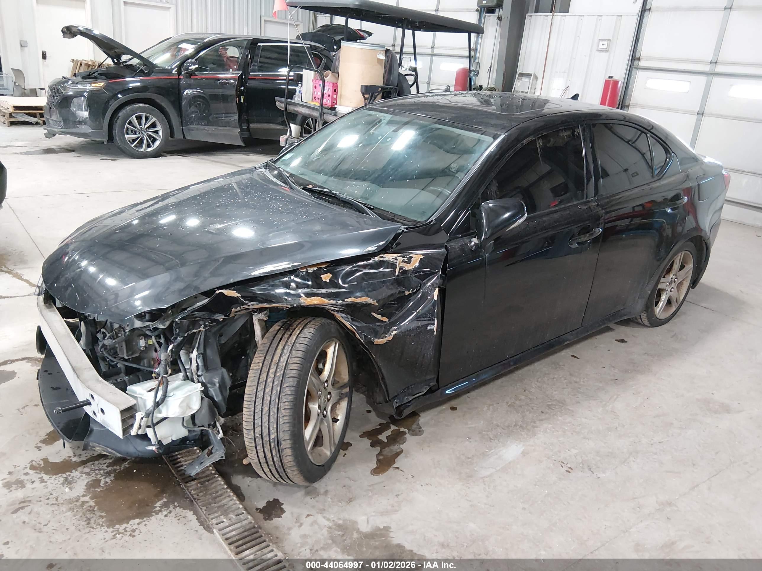 LEXUS IS image 2