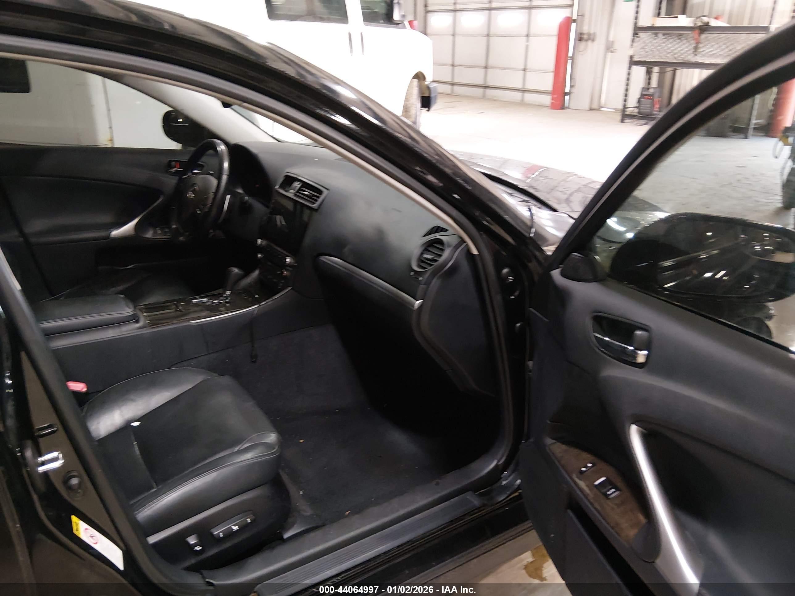 LEXUS IS image 5