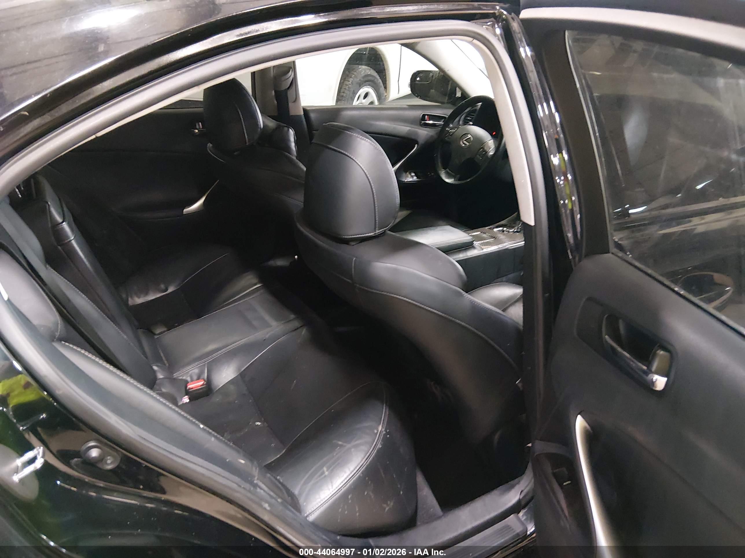 LEXUS IS image 8