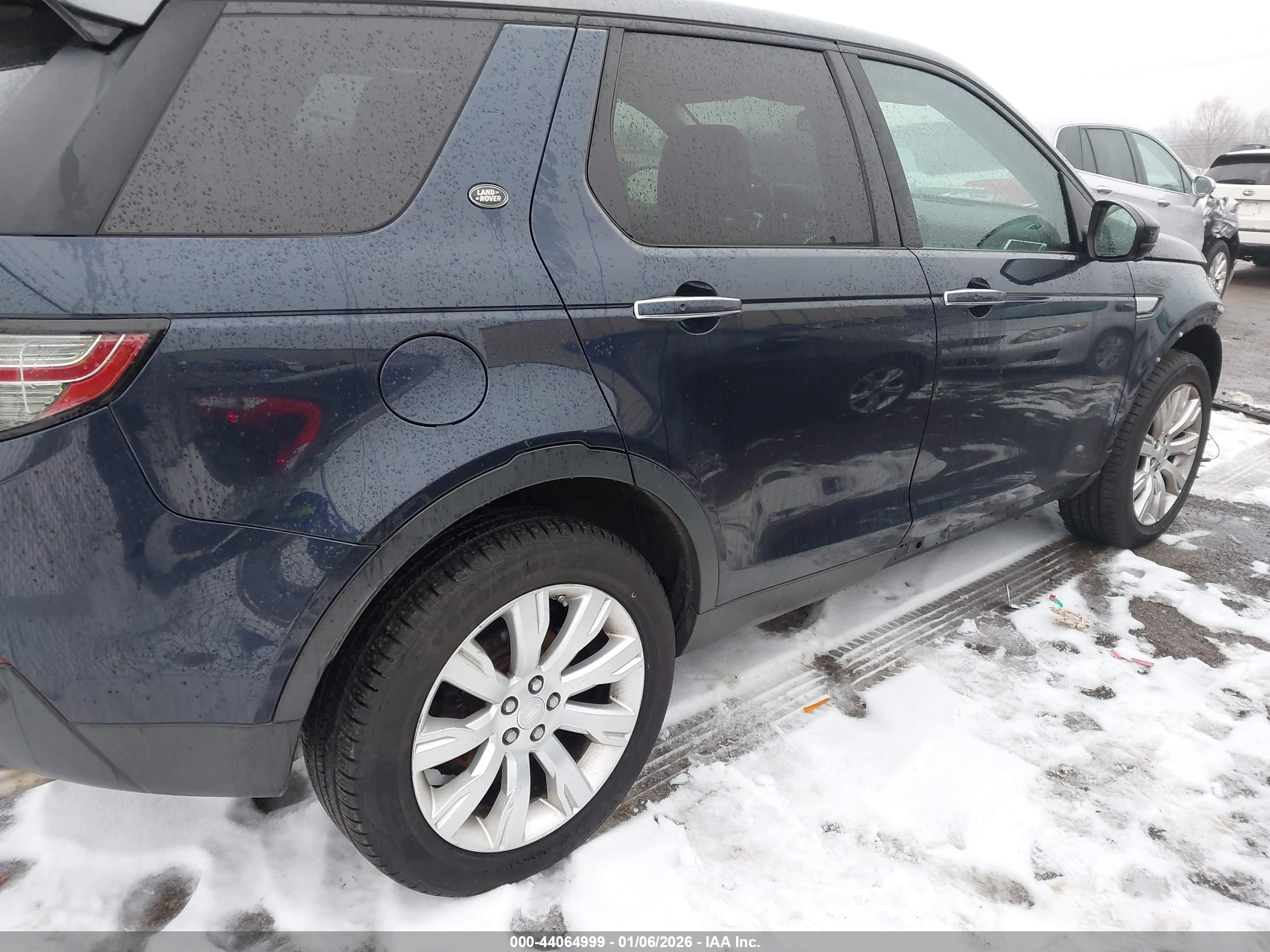 LAND ROVER image 4