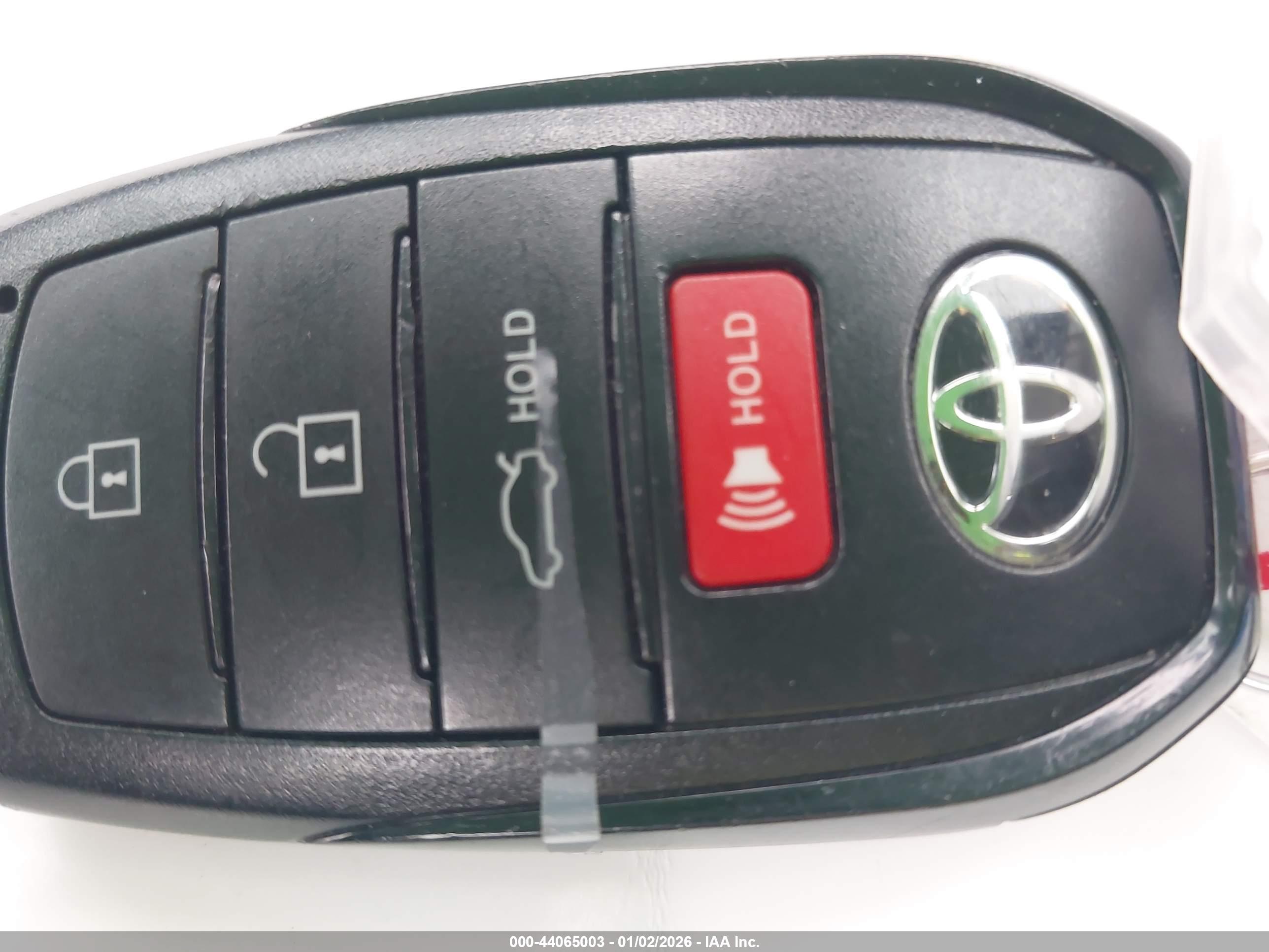 TOYOTA CAMRY image 11