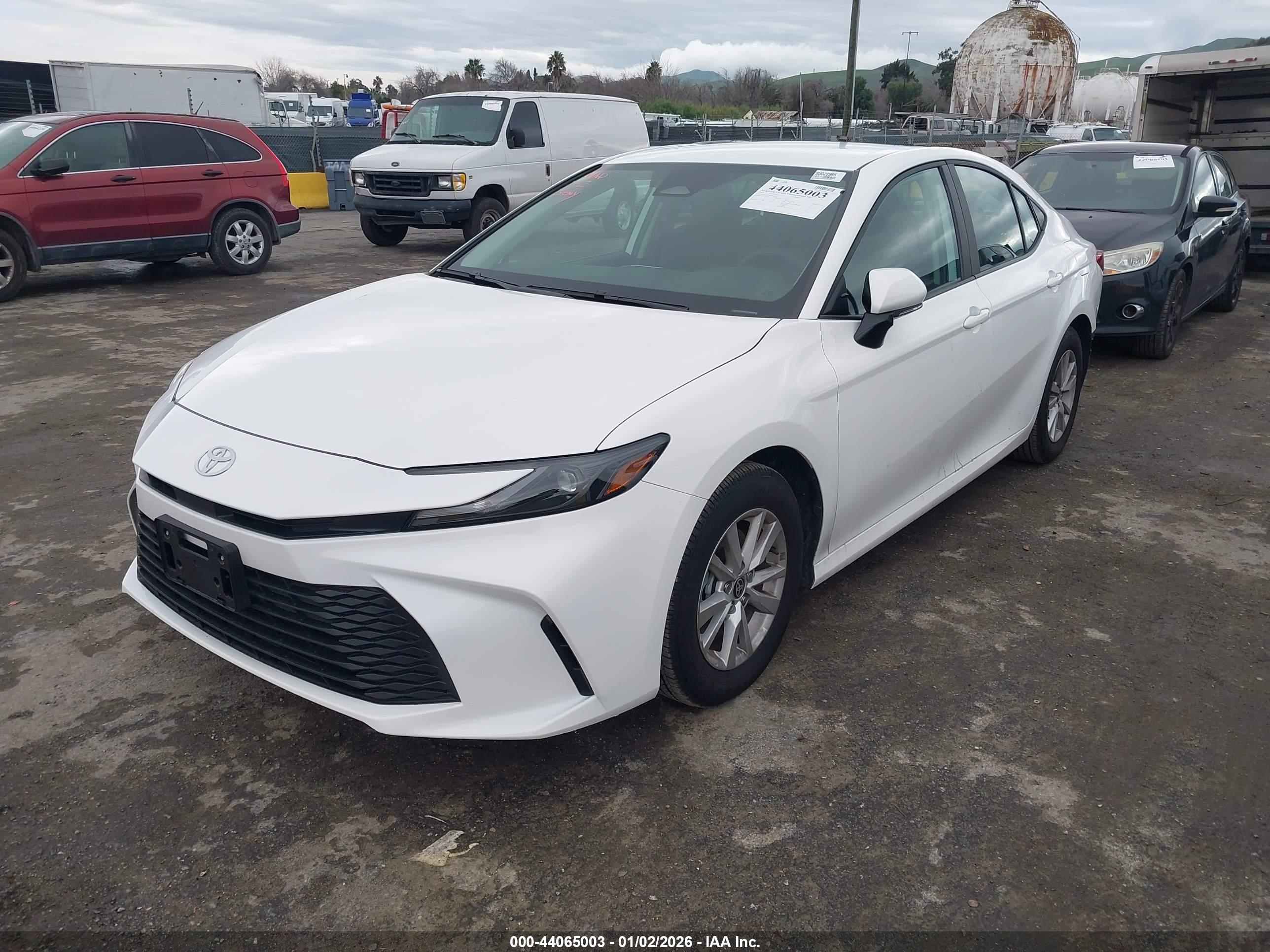 TOYOTA CAMRY image 2