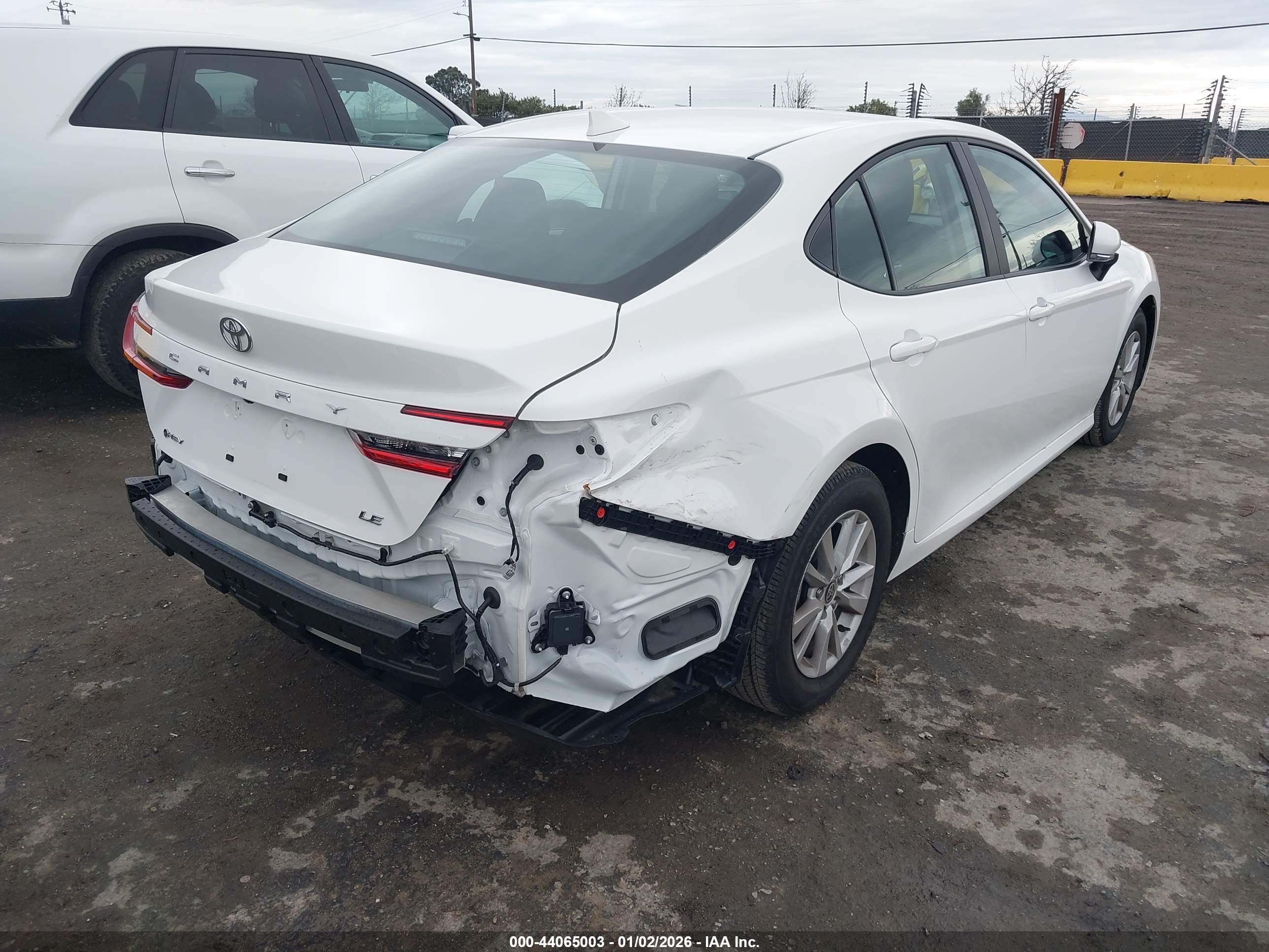 TOYOTA CAMRY image 4