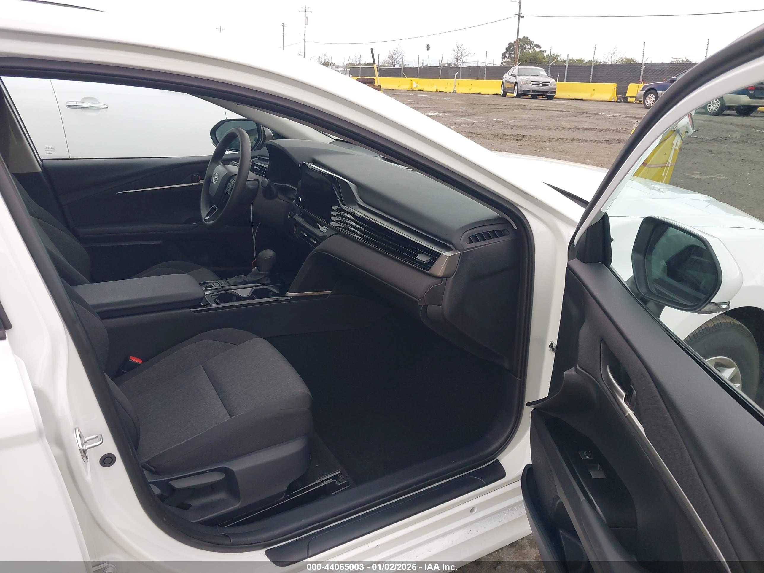 TOYOTA CAMRY image 5