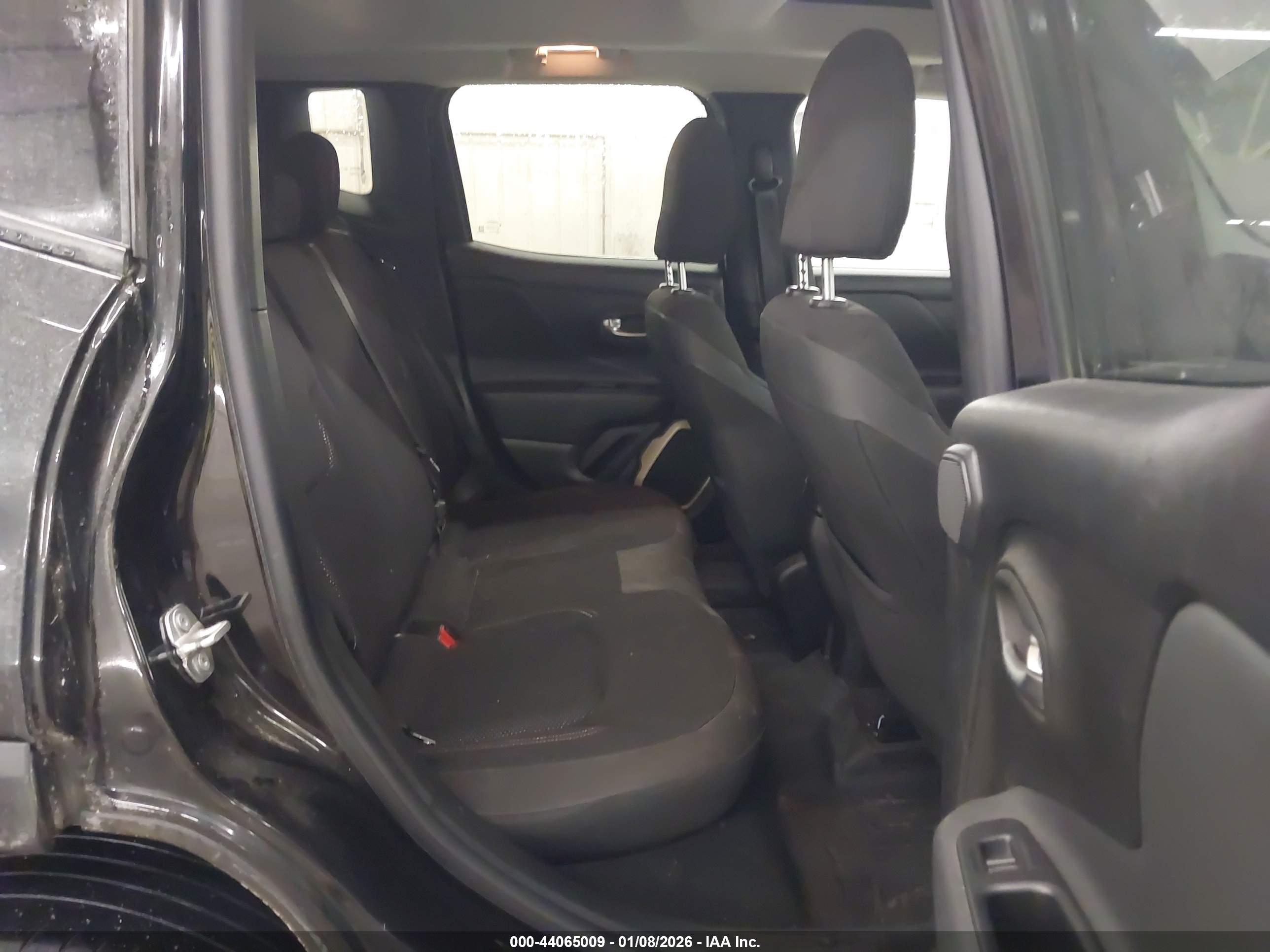 JEEP RENEGADE image 8