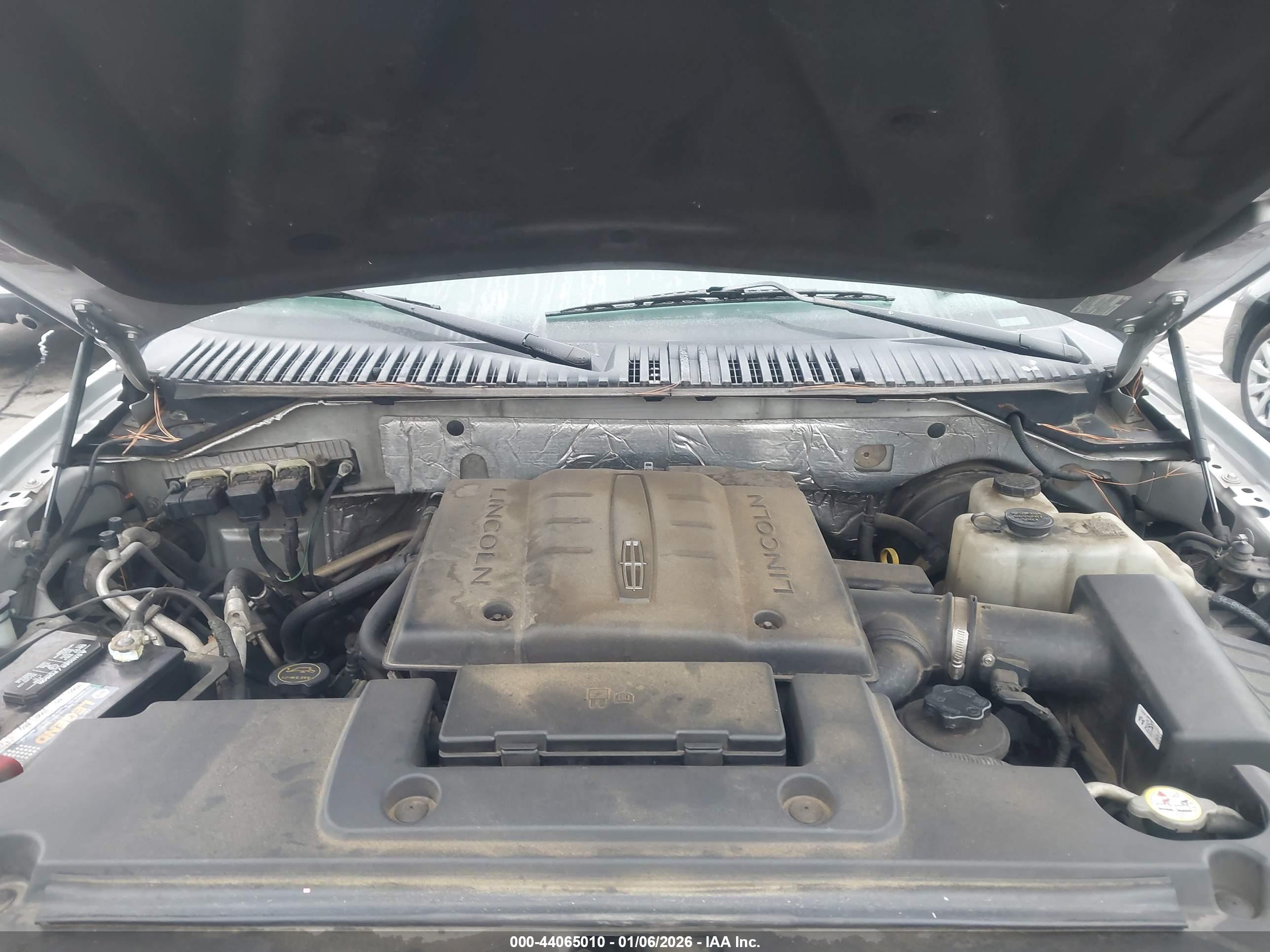 LINCOLN NAVIGATOR image 10