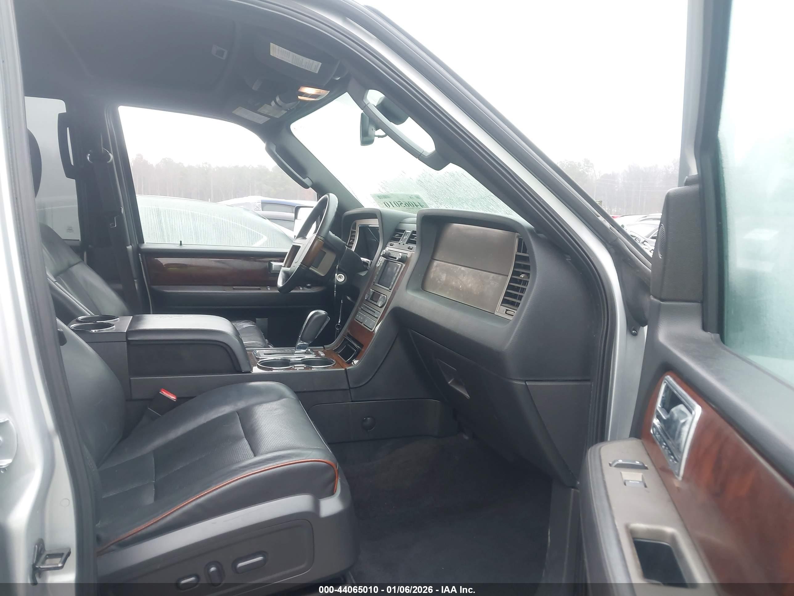 LINCOLN NAVIGATOR image 5