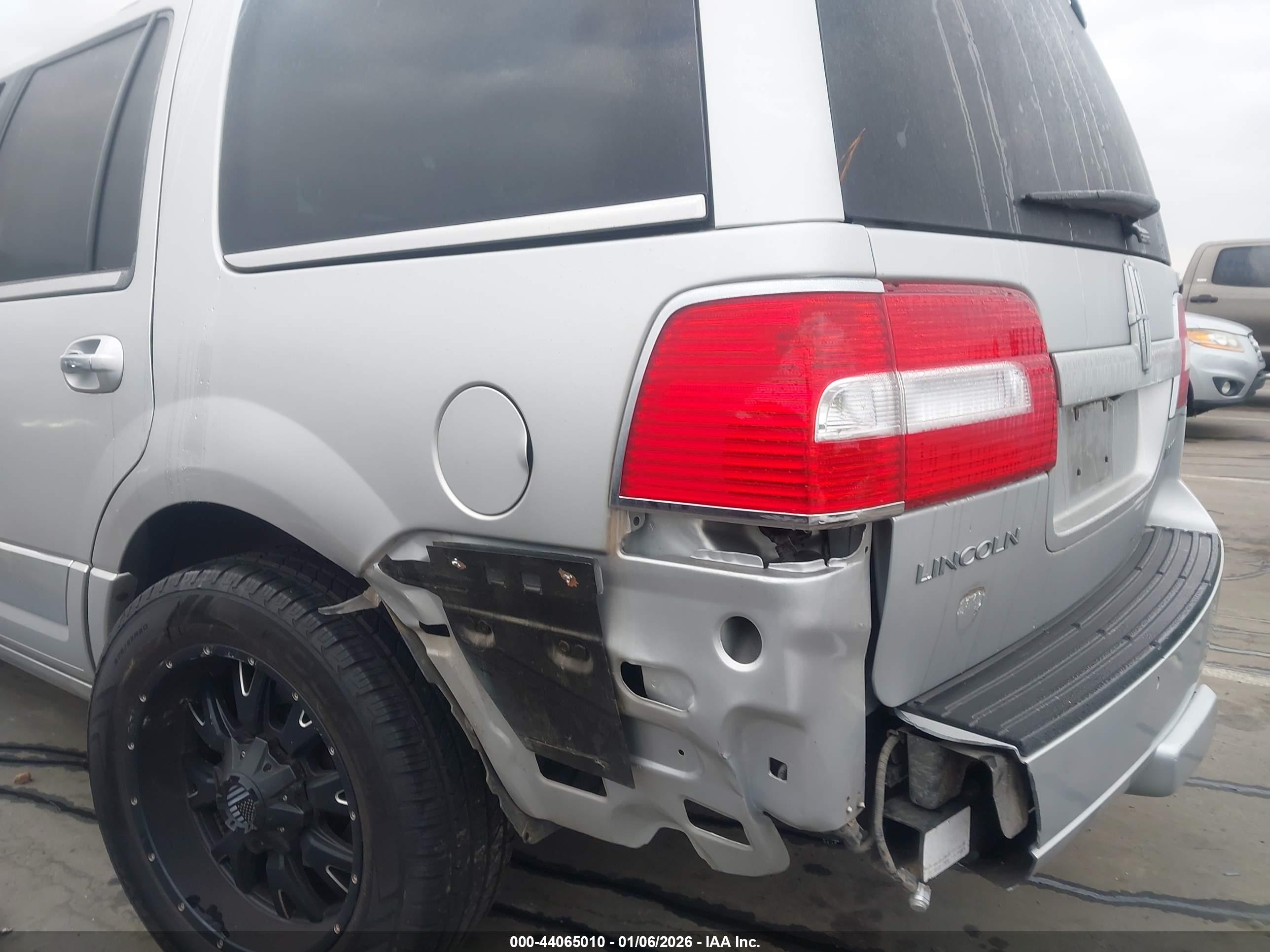 LINCOLN NAVIGATOR image 6
