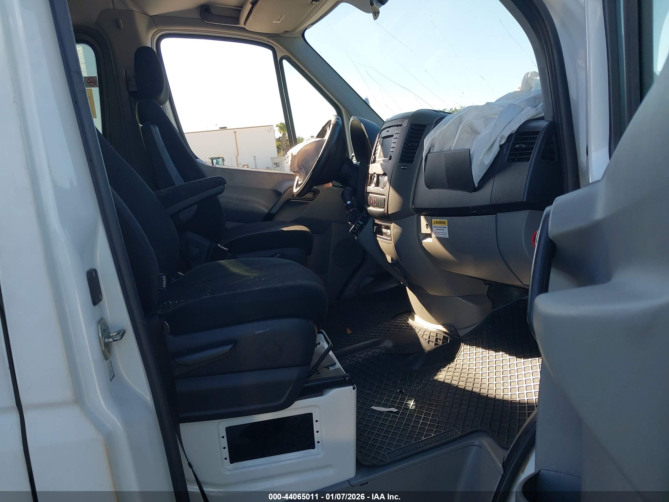 MERCEDES BENZ image 5