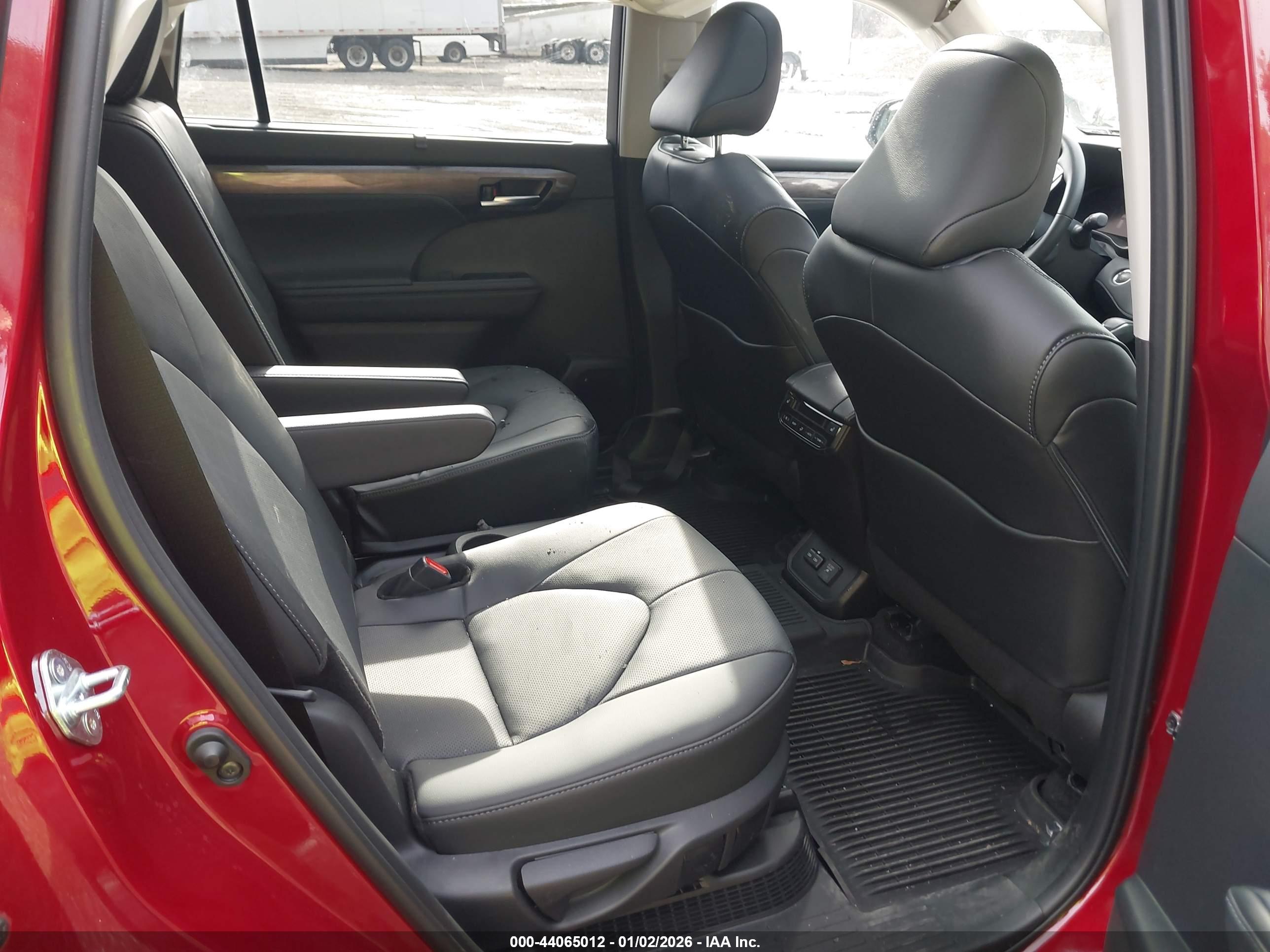 TOYOTA HIGHLANDER image 8