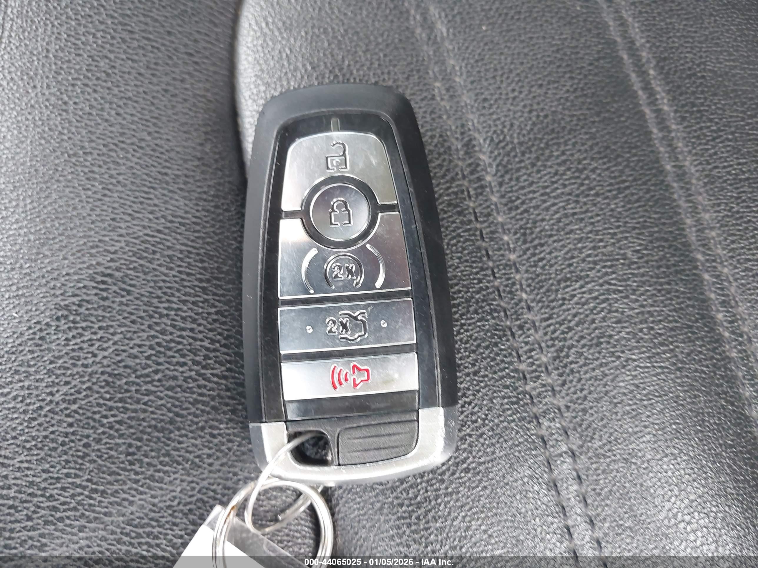 FORD FUSION image 11