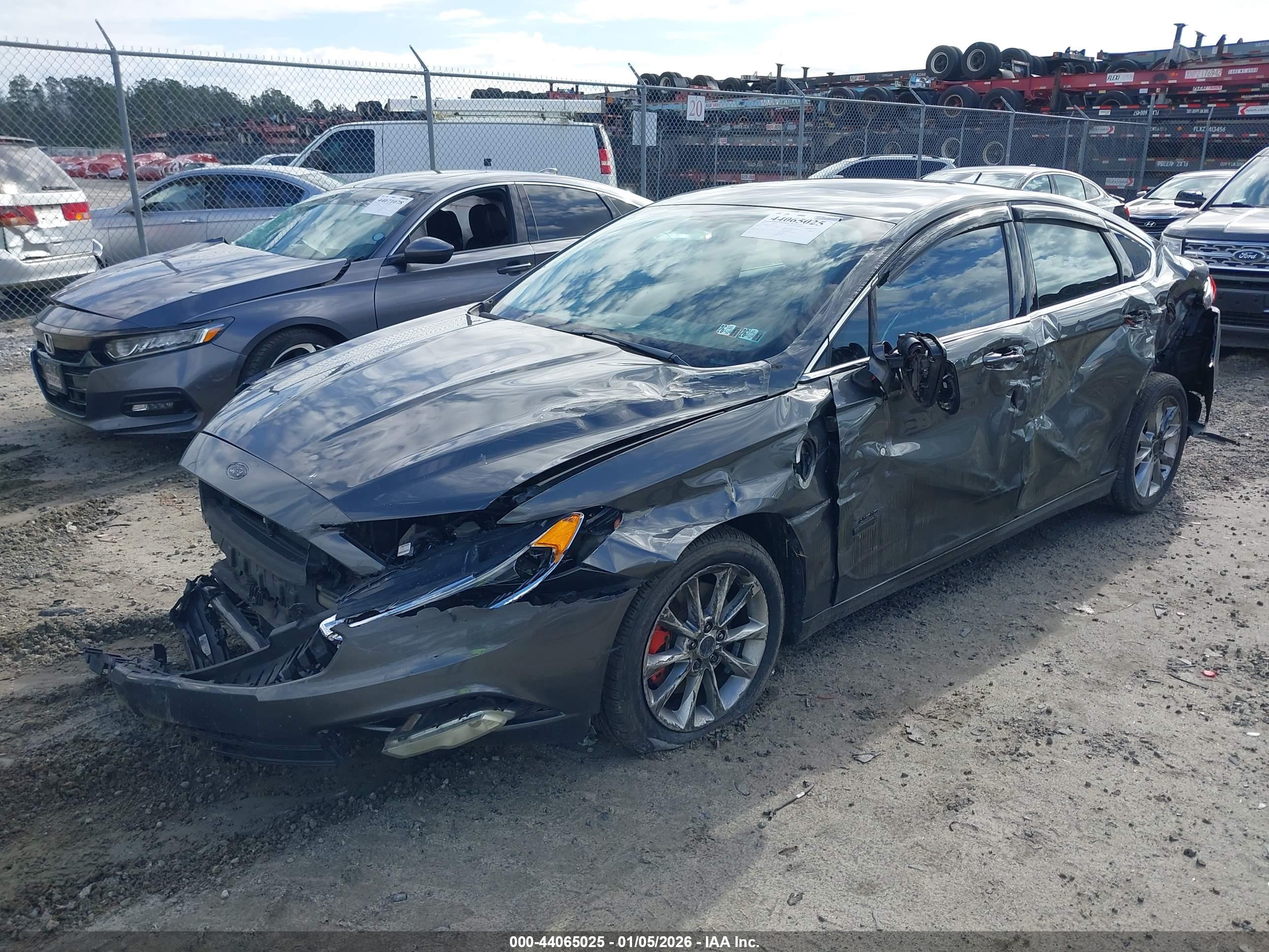 FORD FUSION image 2