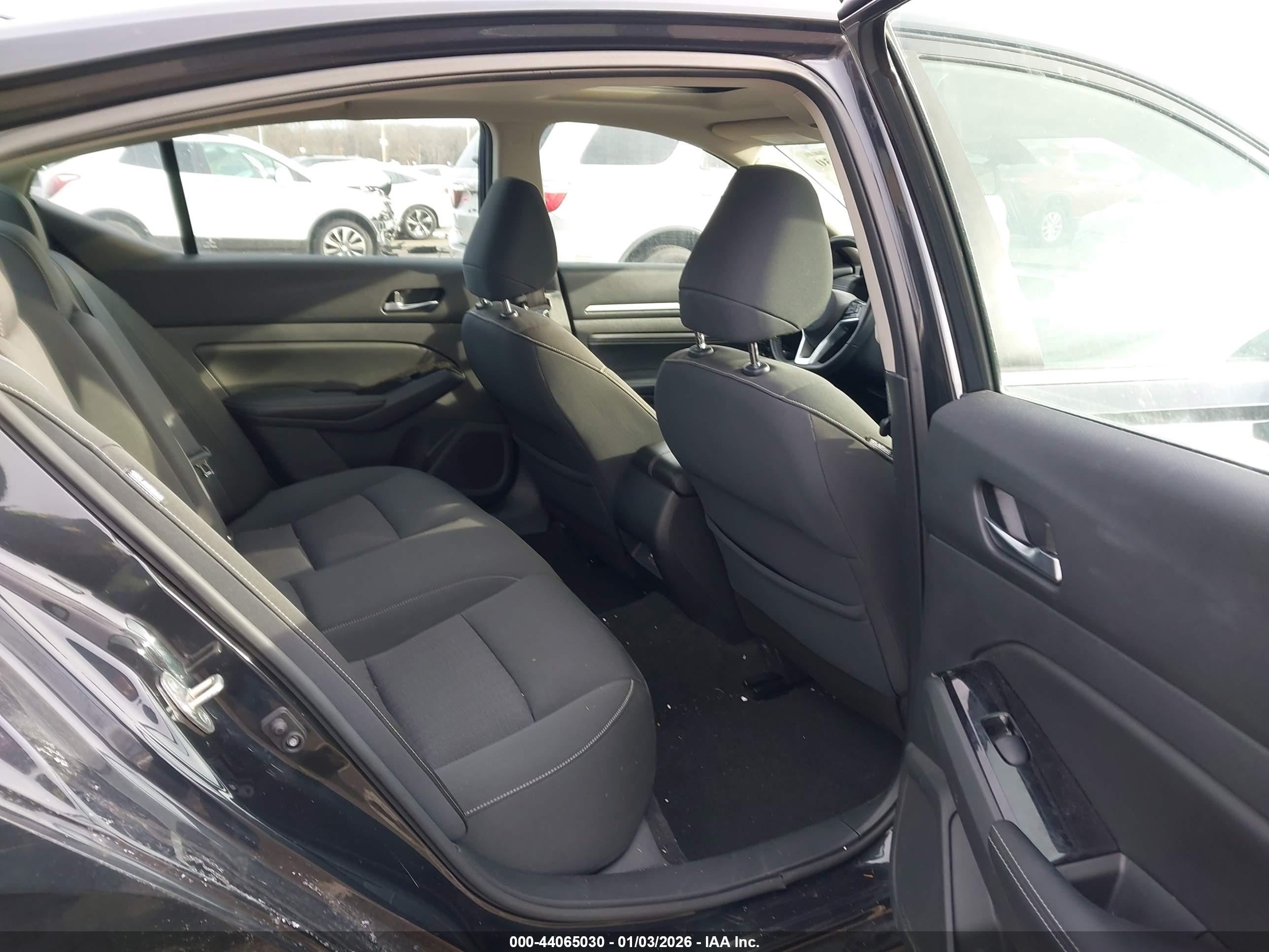 NISSAN ALTIMA image 8