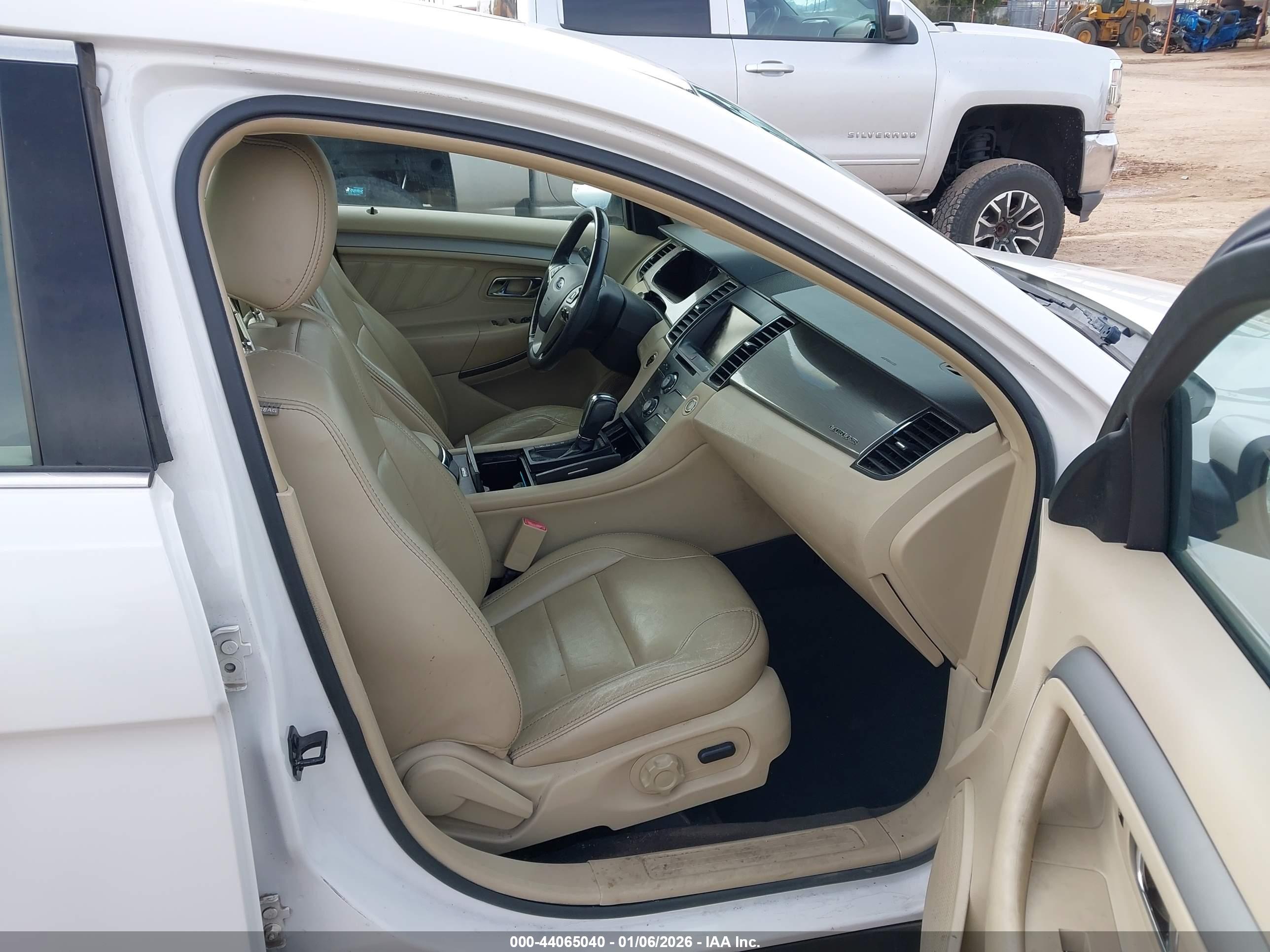 FORD TAURUS image 5