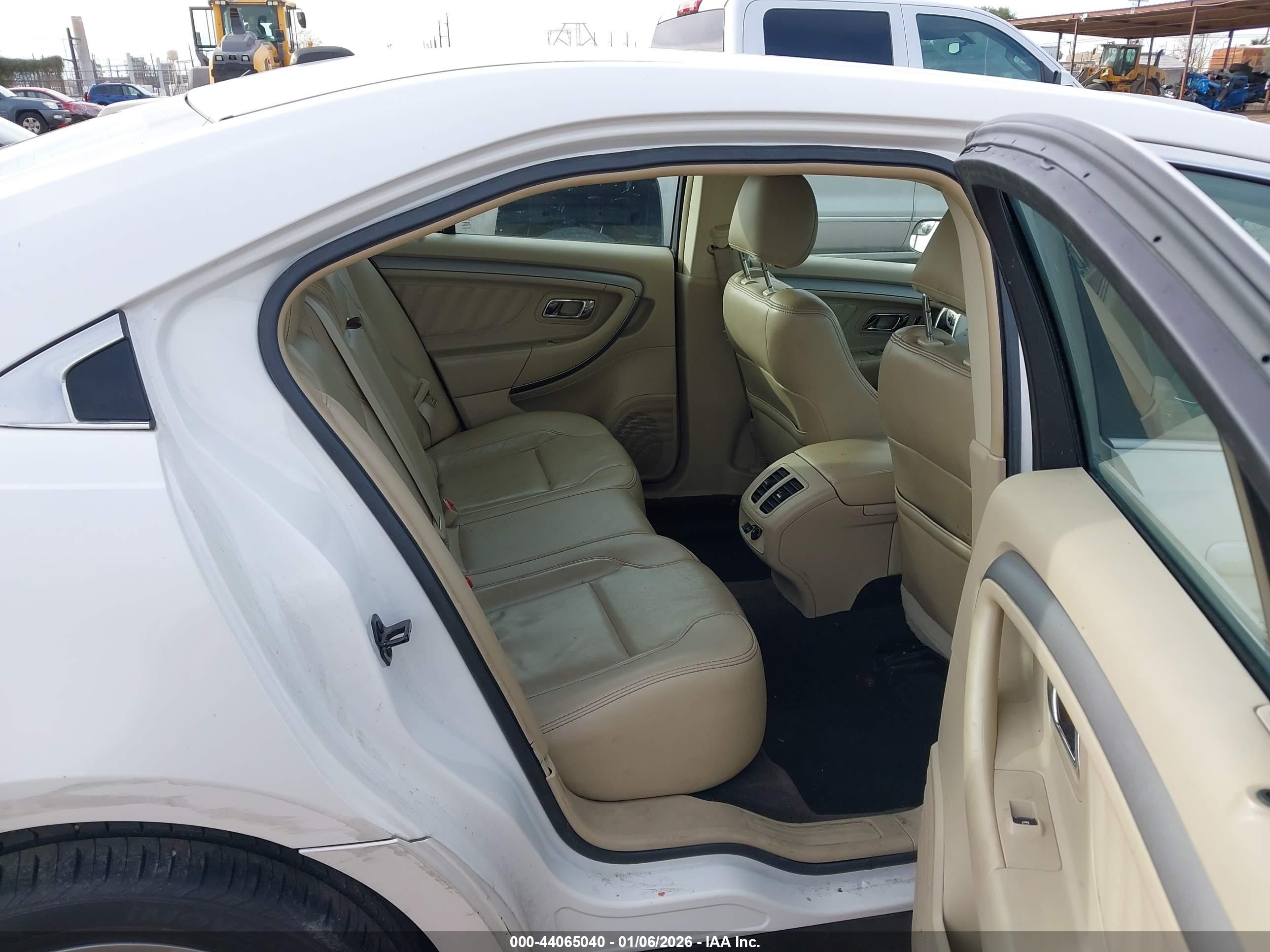 FORD TAURUS image 8