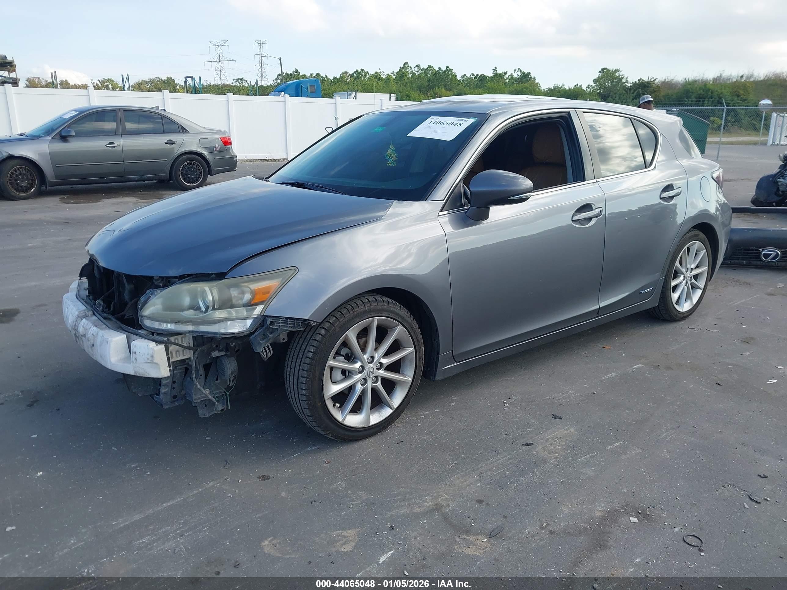 LEXUS CT image 2