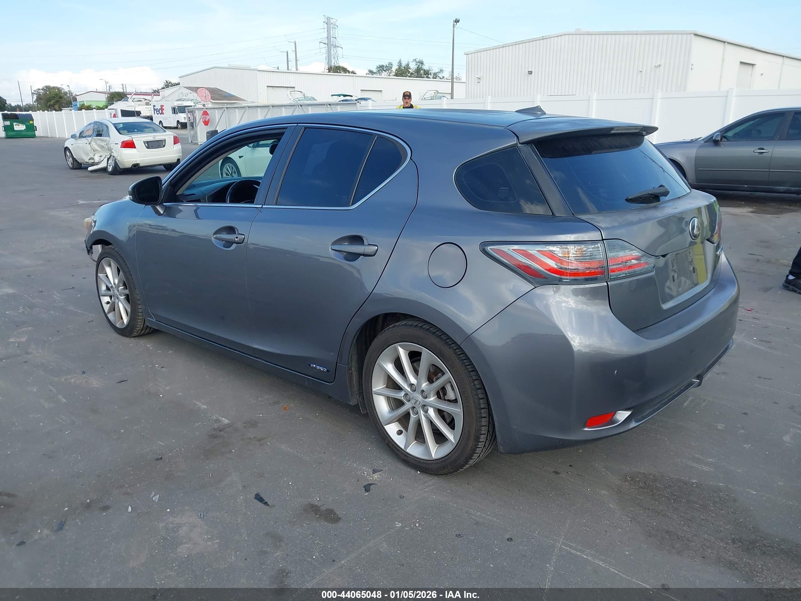 LEXUS CT image 3