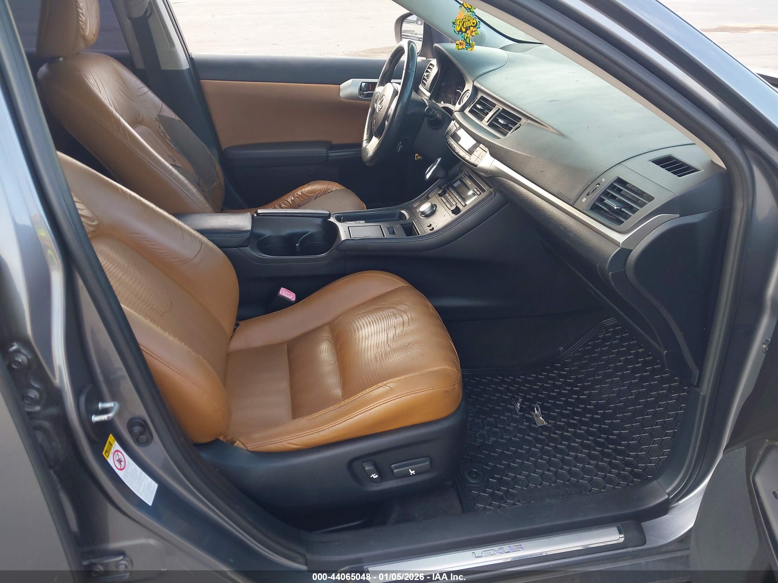LEXUS CT image 5