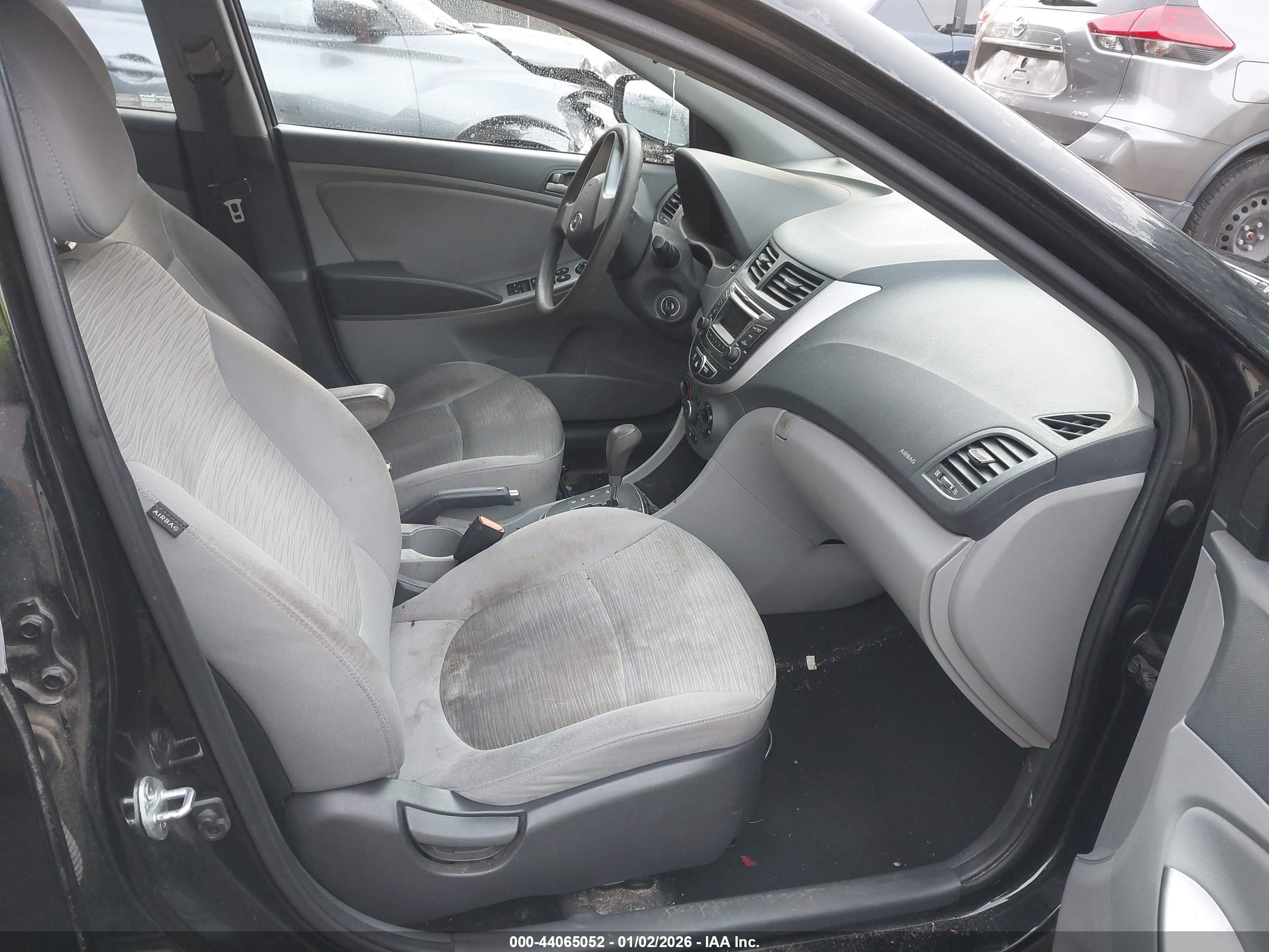HYUNDAI ACCENT image 5