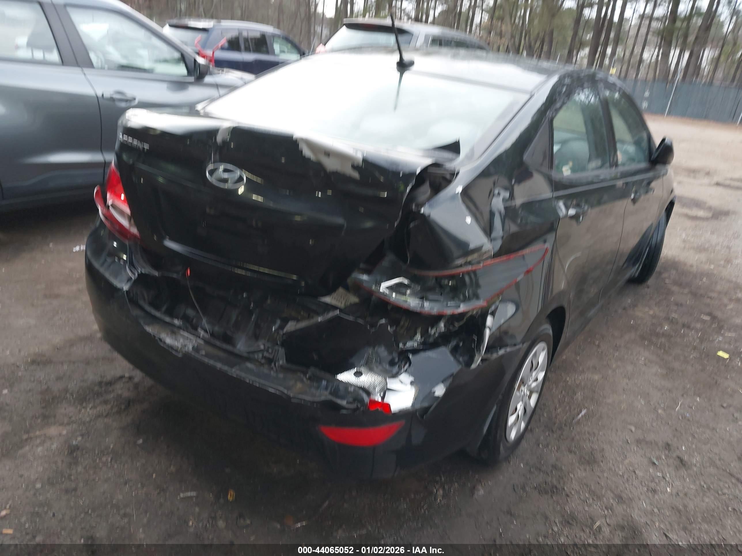 HYUNDAI ACCENT image 6