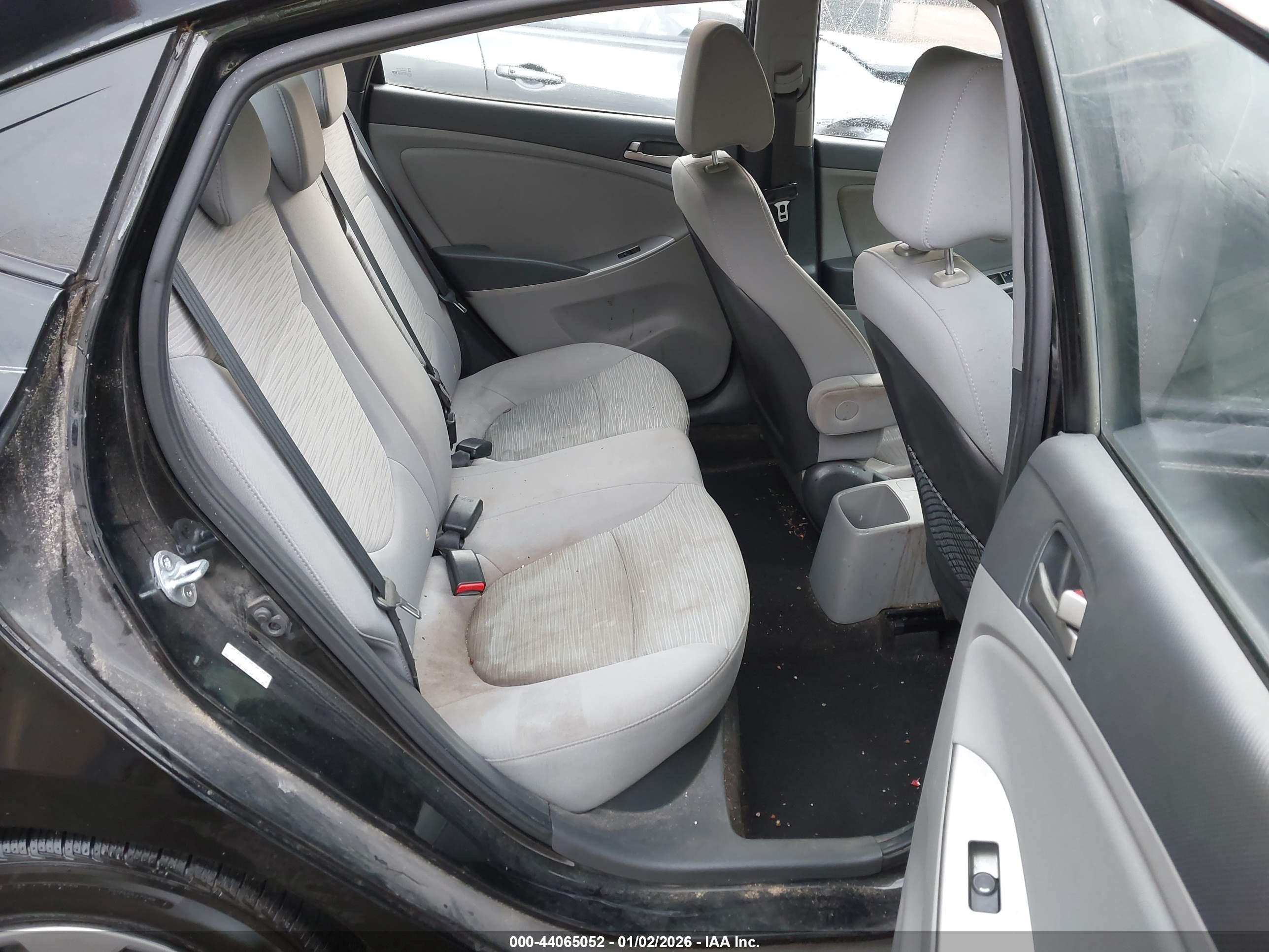 HYUNDAI ACCENT image 8