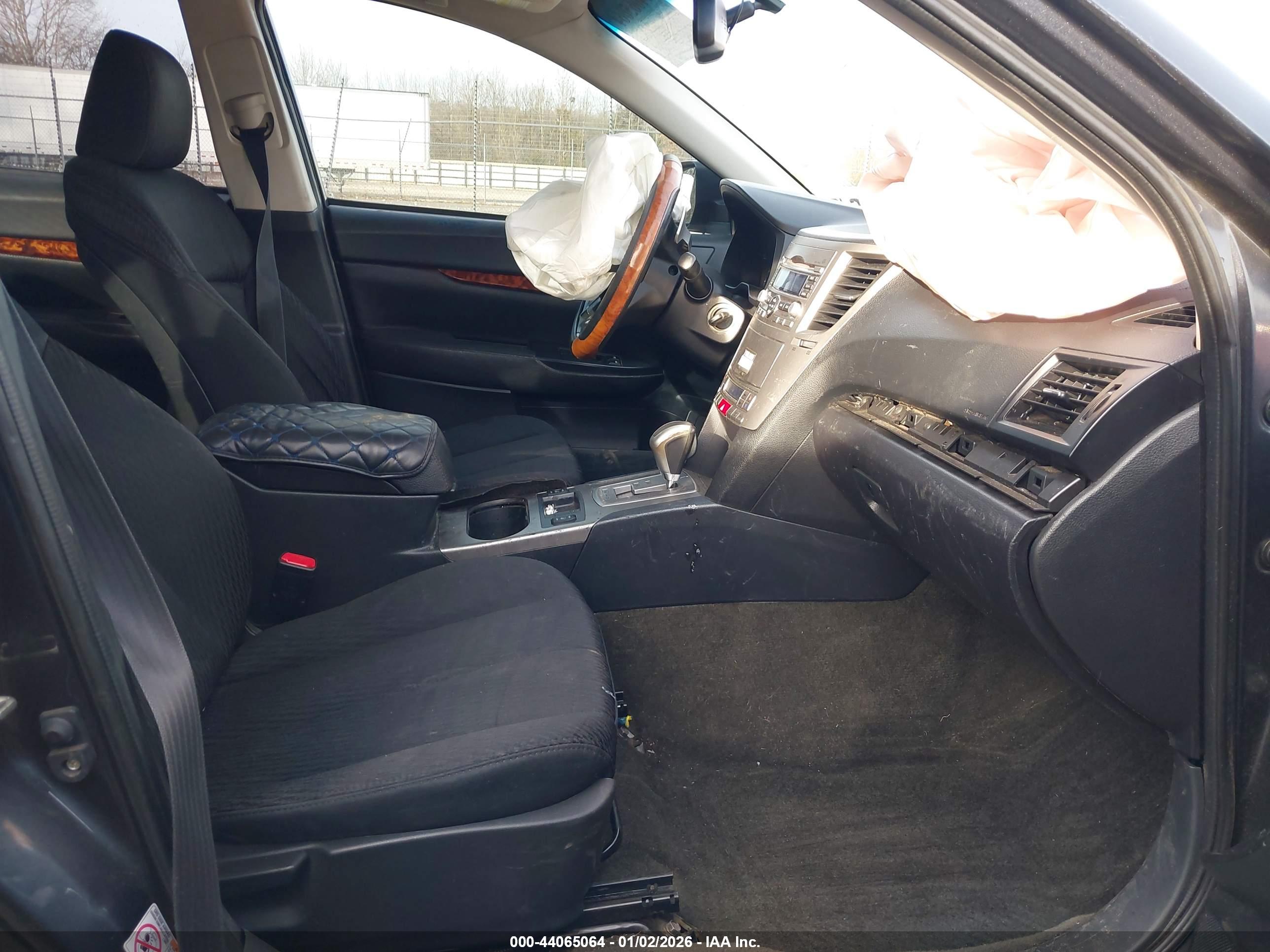 SUBARU LEGACY image 5