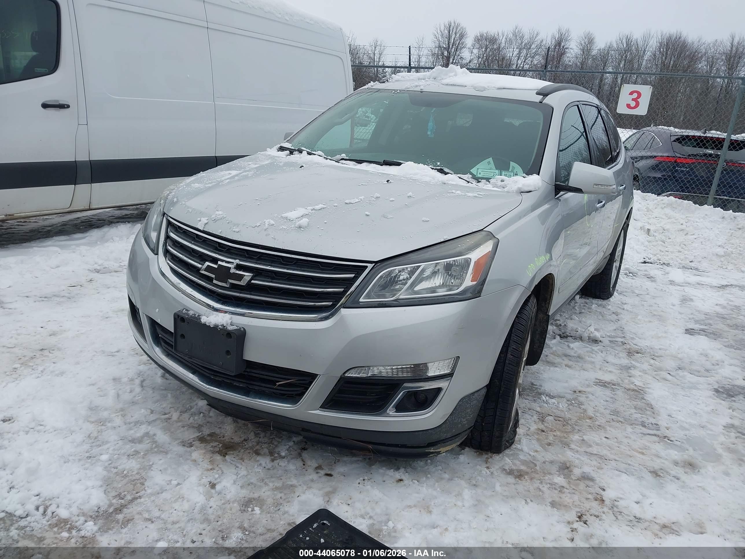 CHEVROLET TRAVERSE image 2