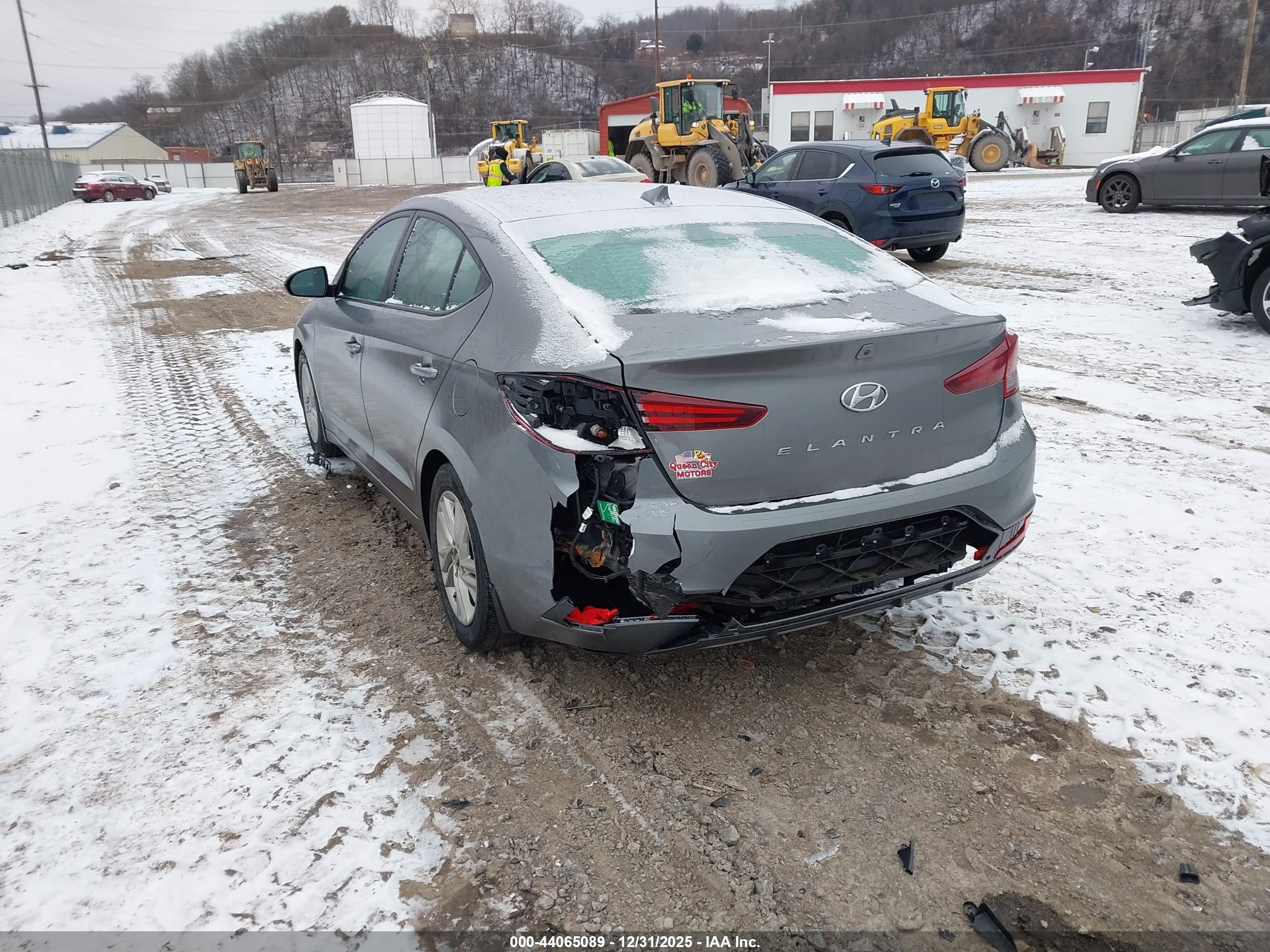 HYUNDAI ELANTRA image 3
