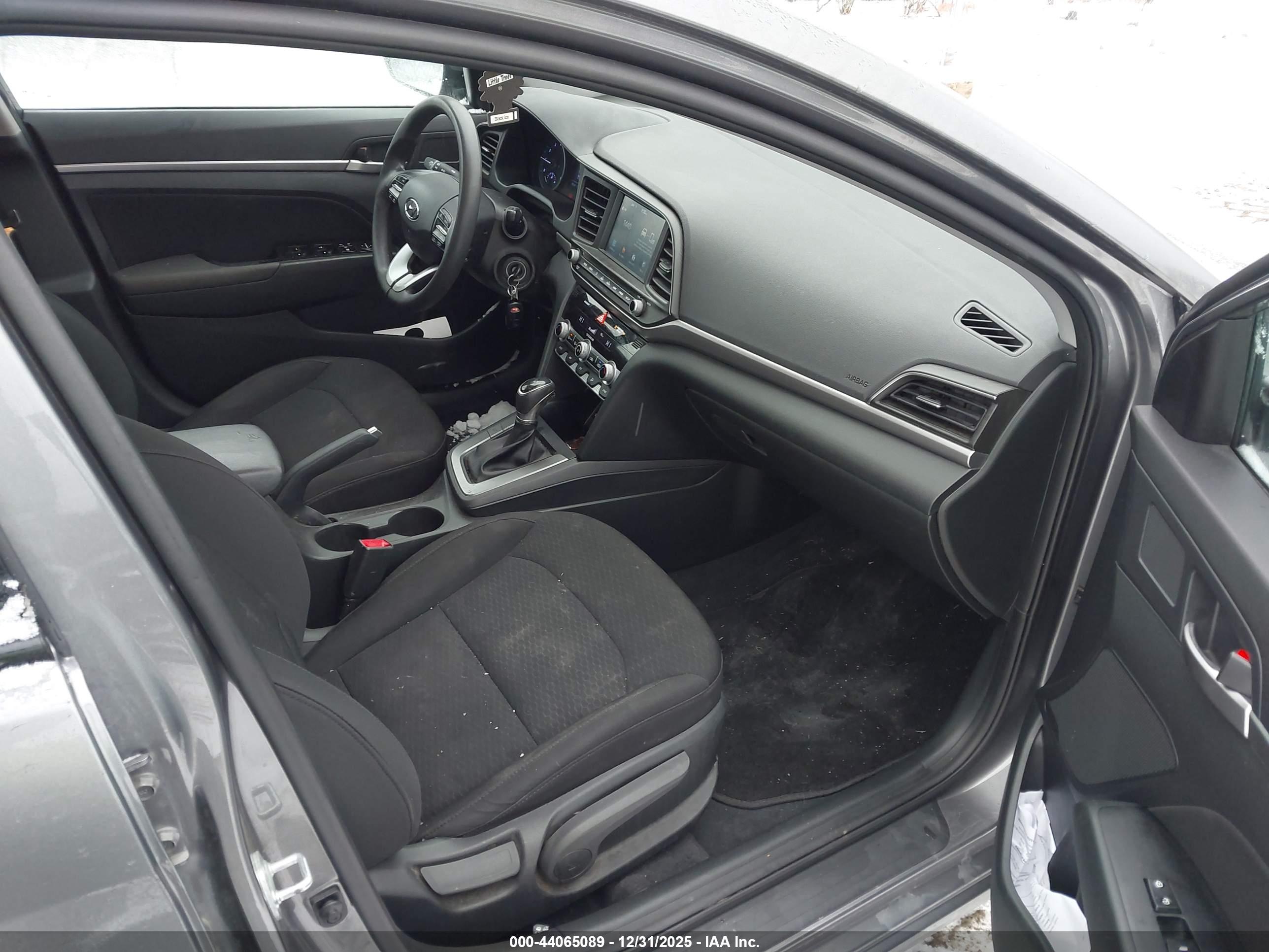 HYUNDAI ELANTRA image 5