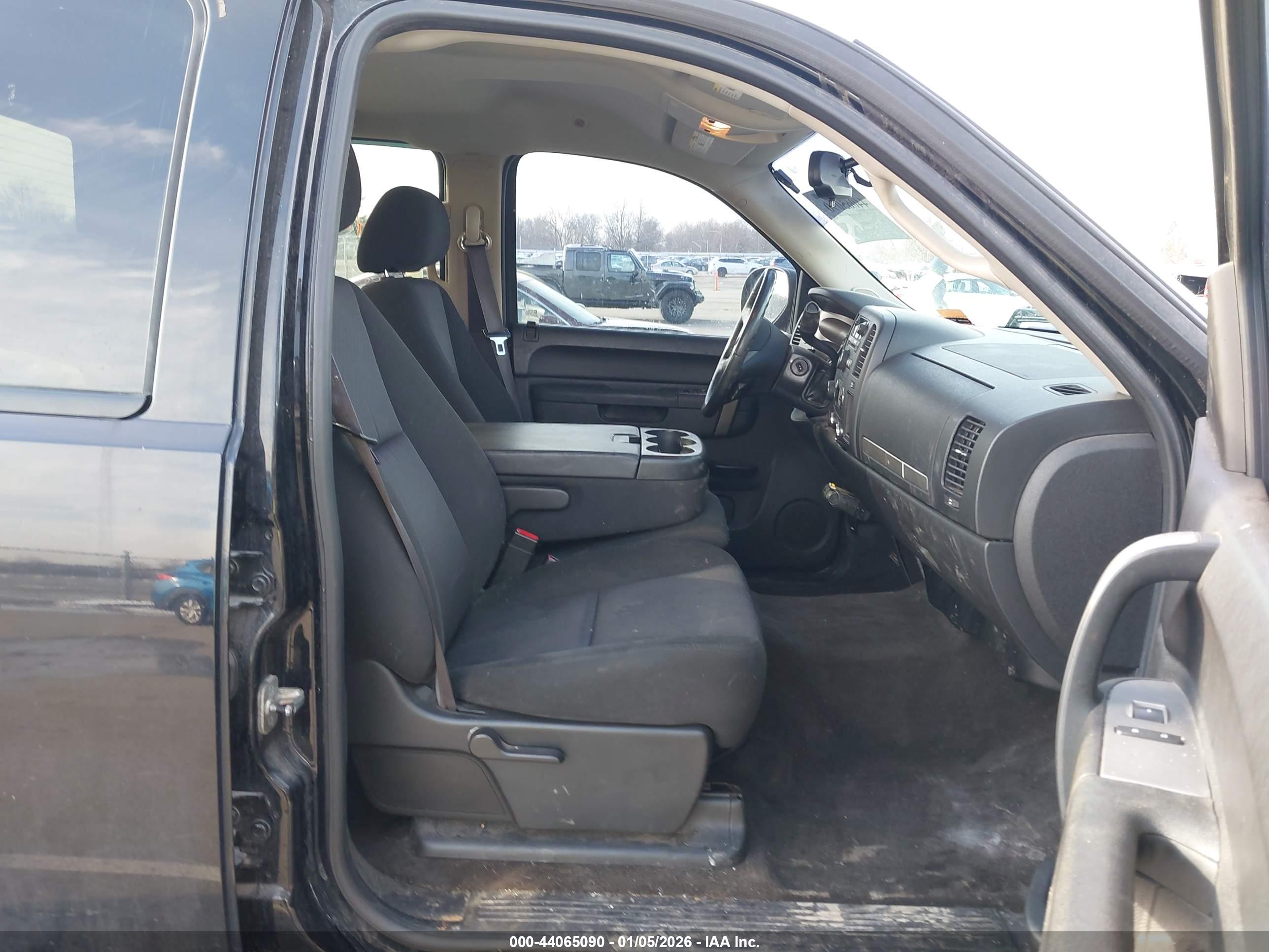 CHEVROLET SILVERADO image 5