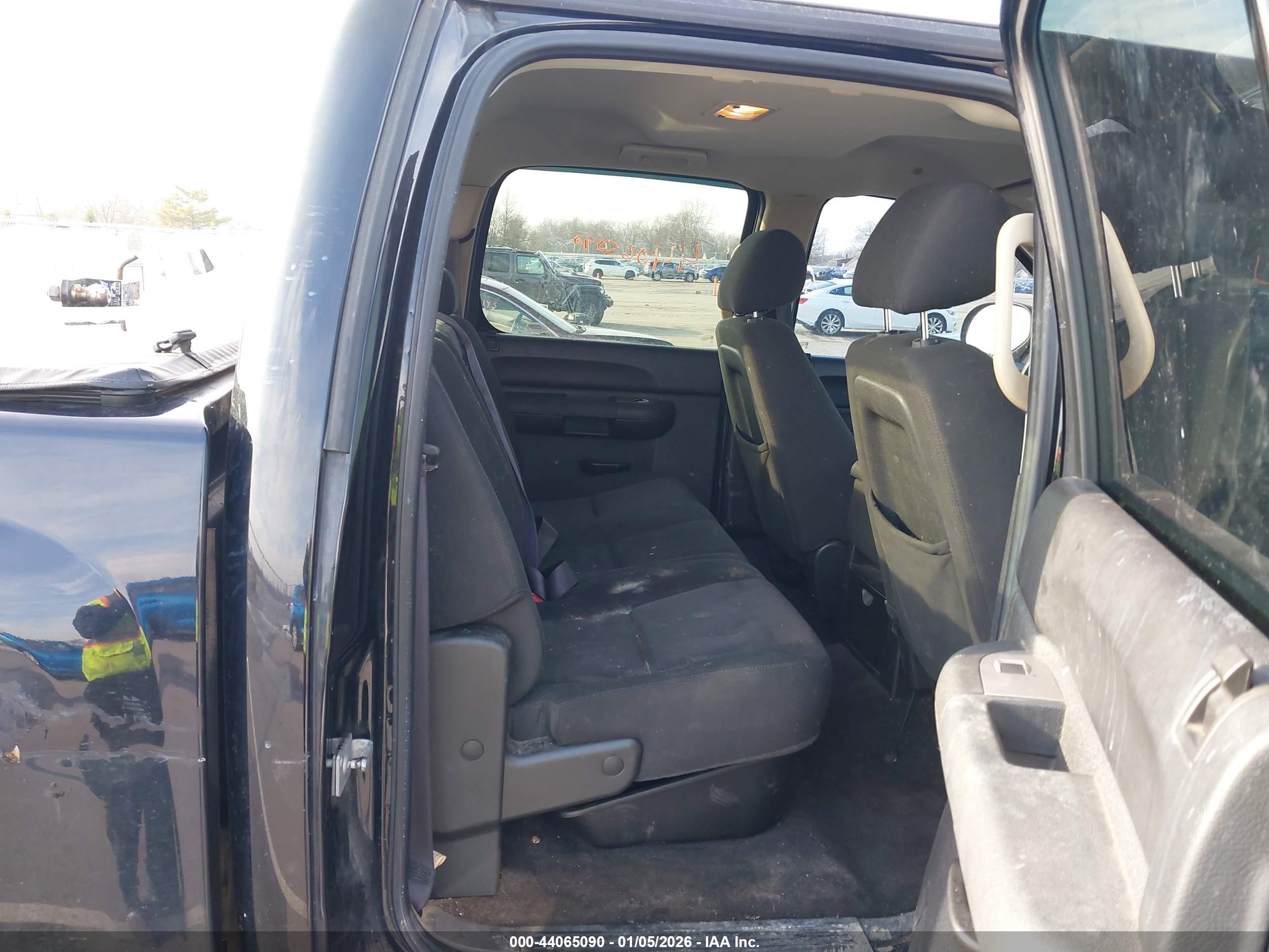 CHEVROLET SILVERADO image 8