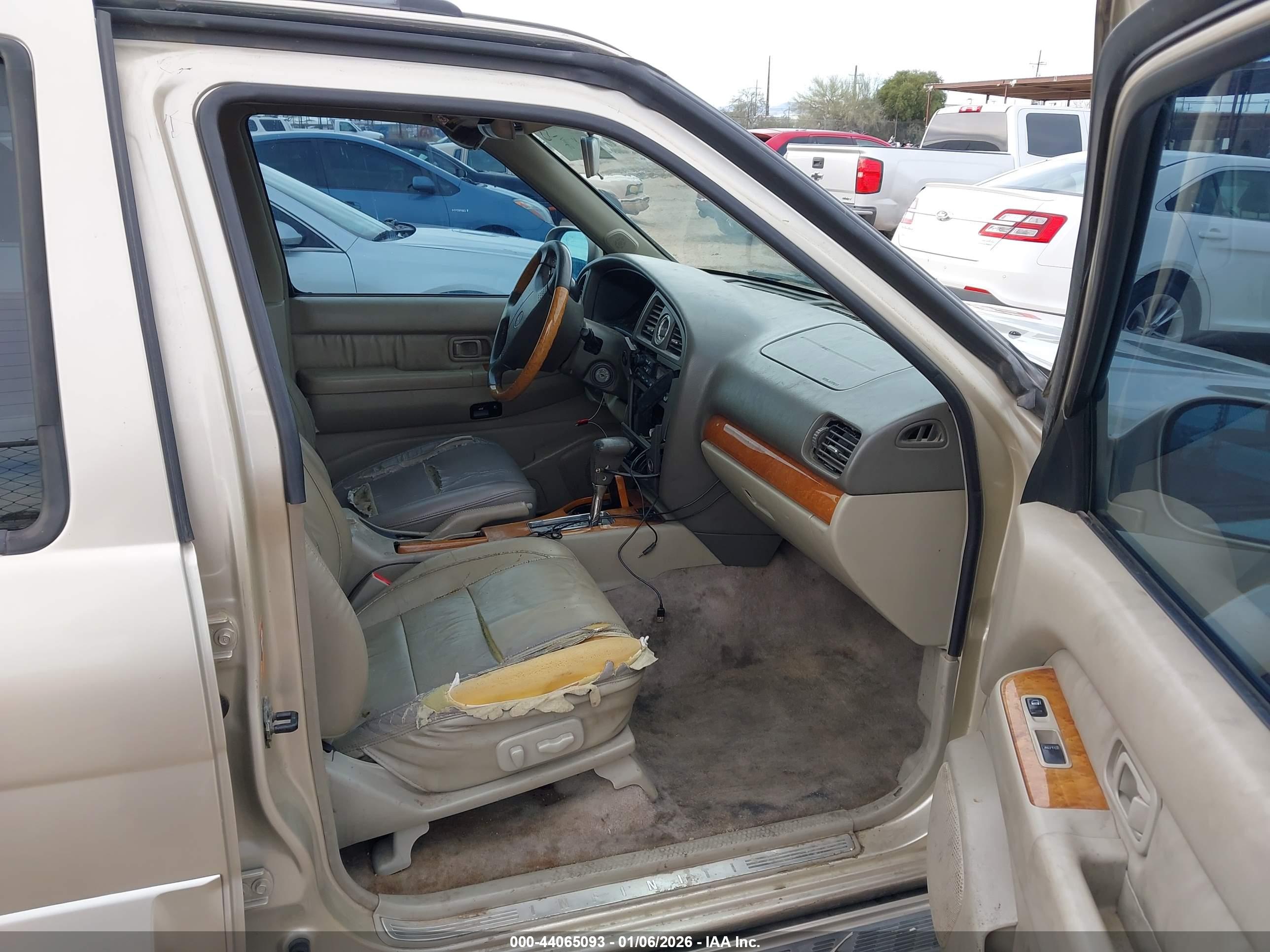 INFINITI QX4 image 5