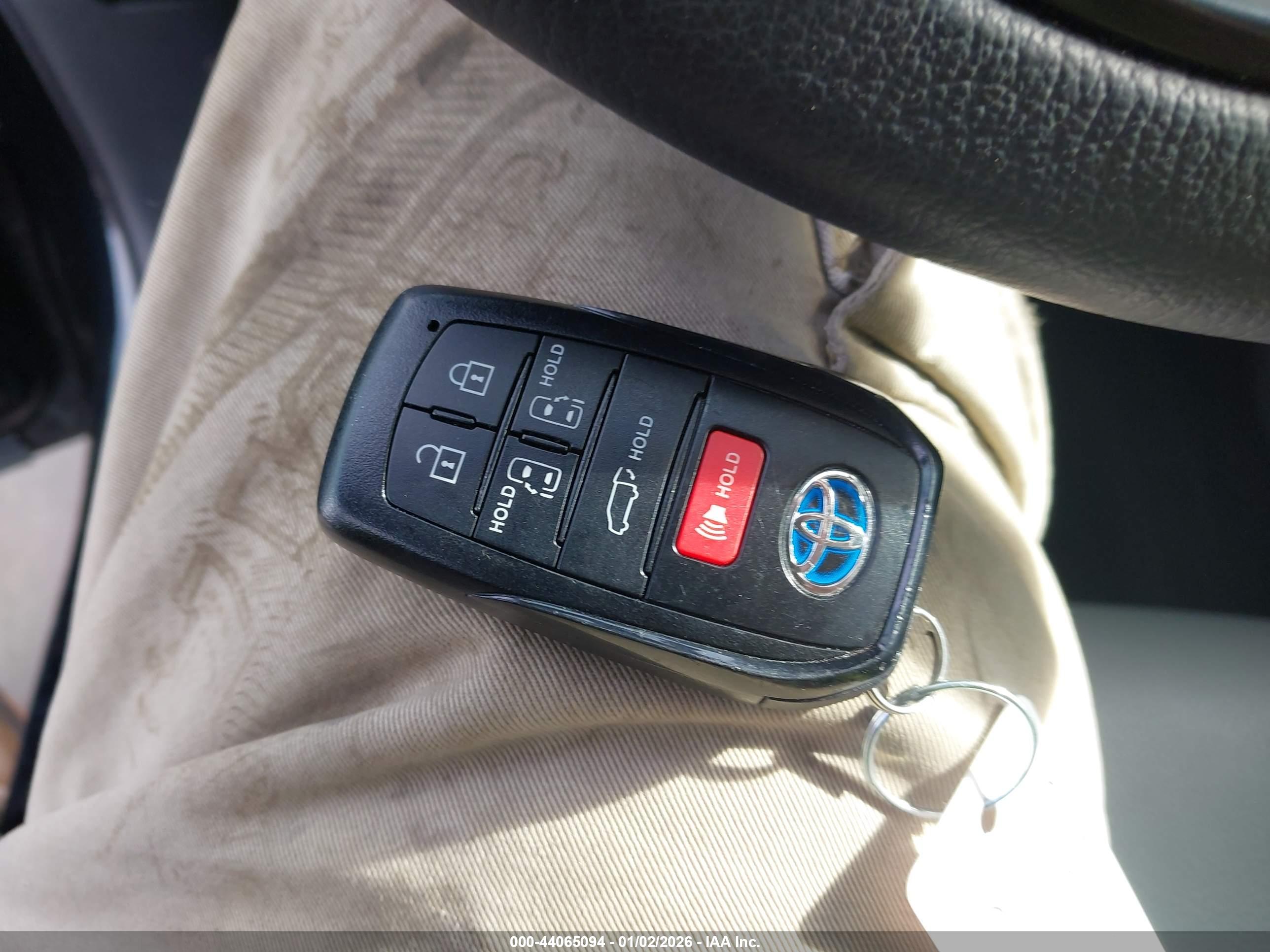 TOYOTA SIENNA image 11