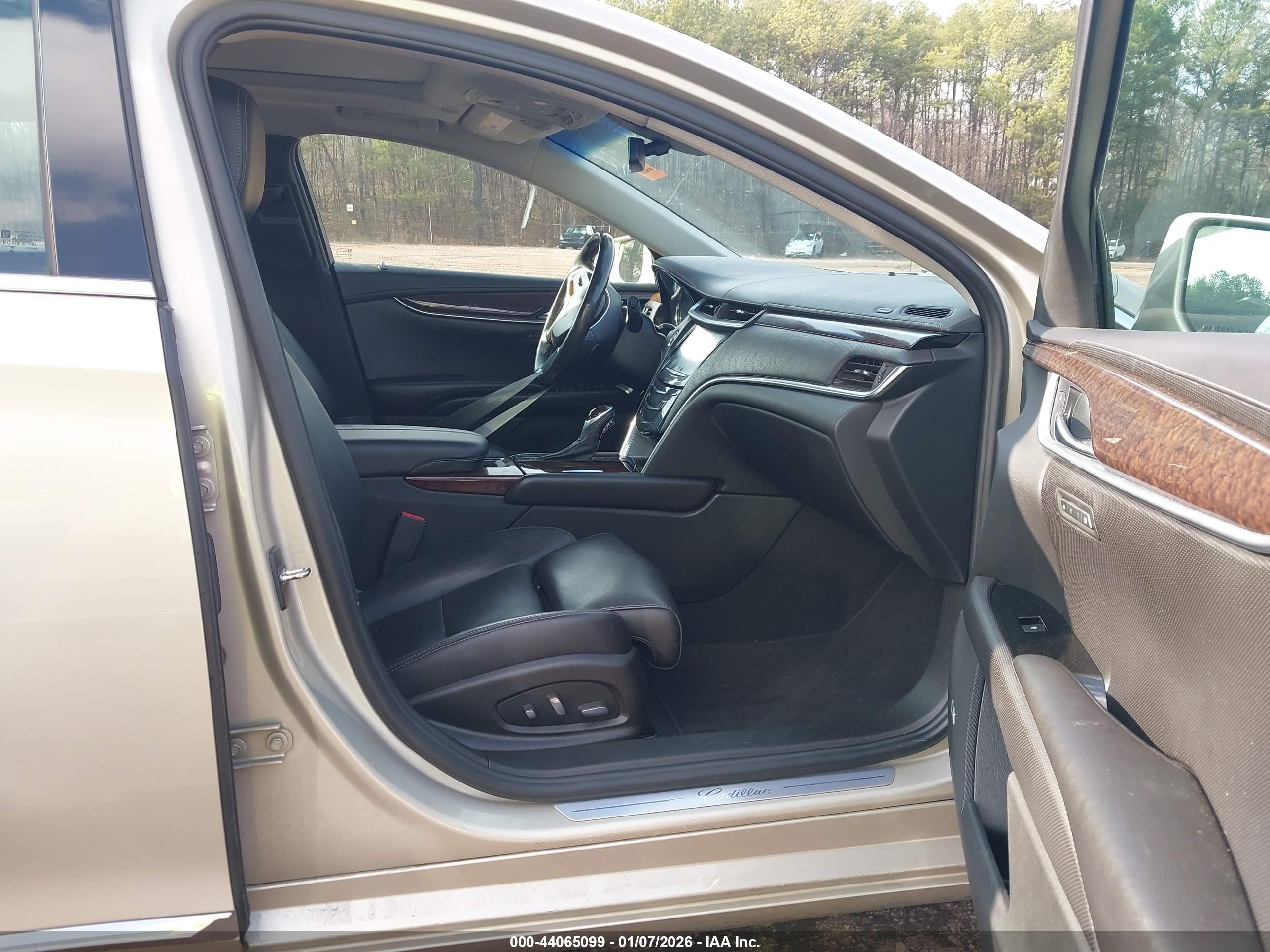 CADILLAC XTS image 5