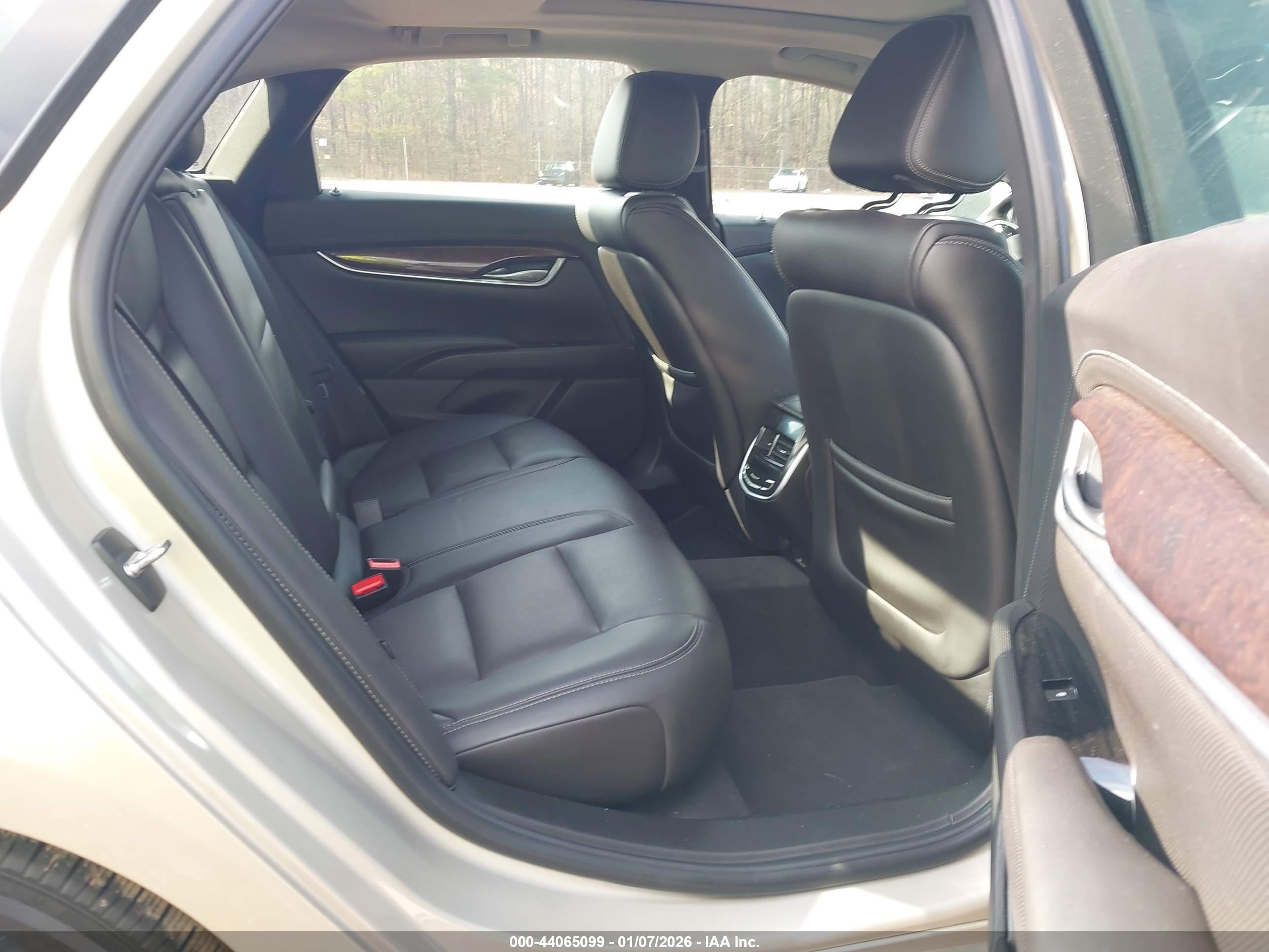 CADILLAC XTS image 8