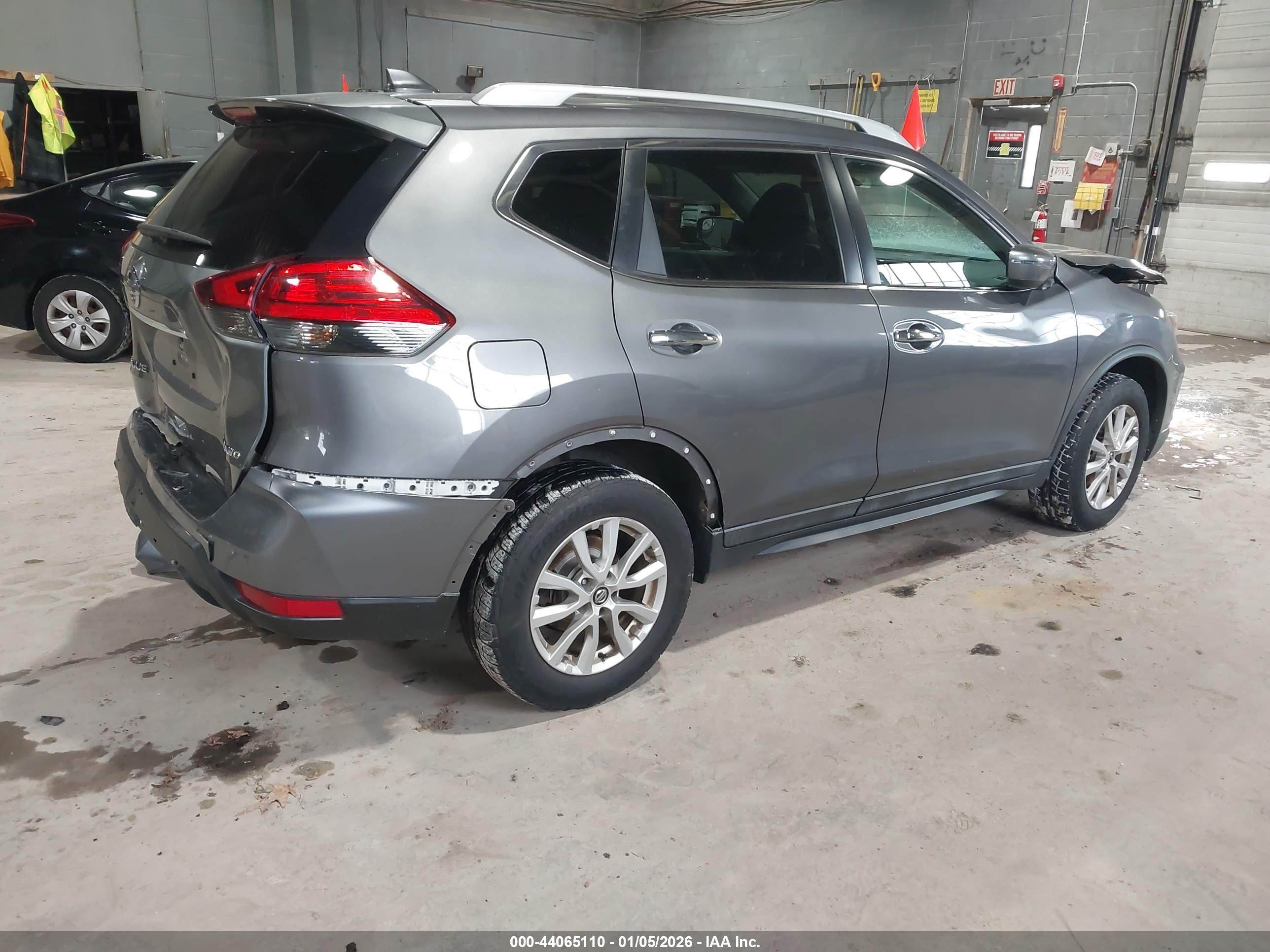 NISSAN ROGUE image 4